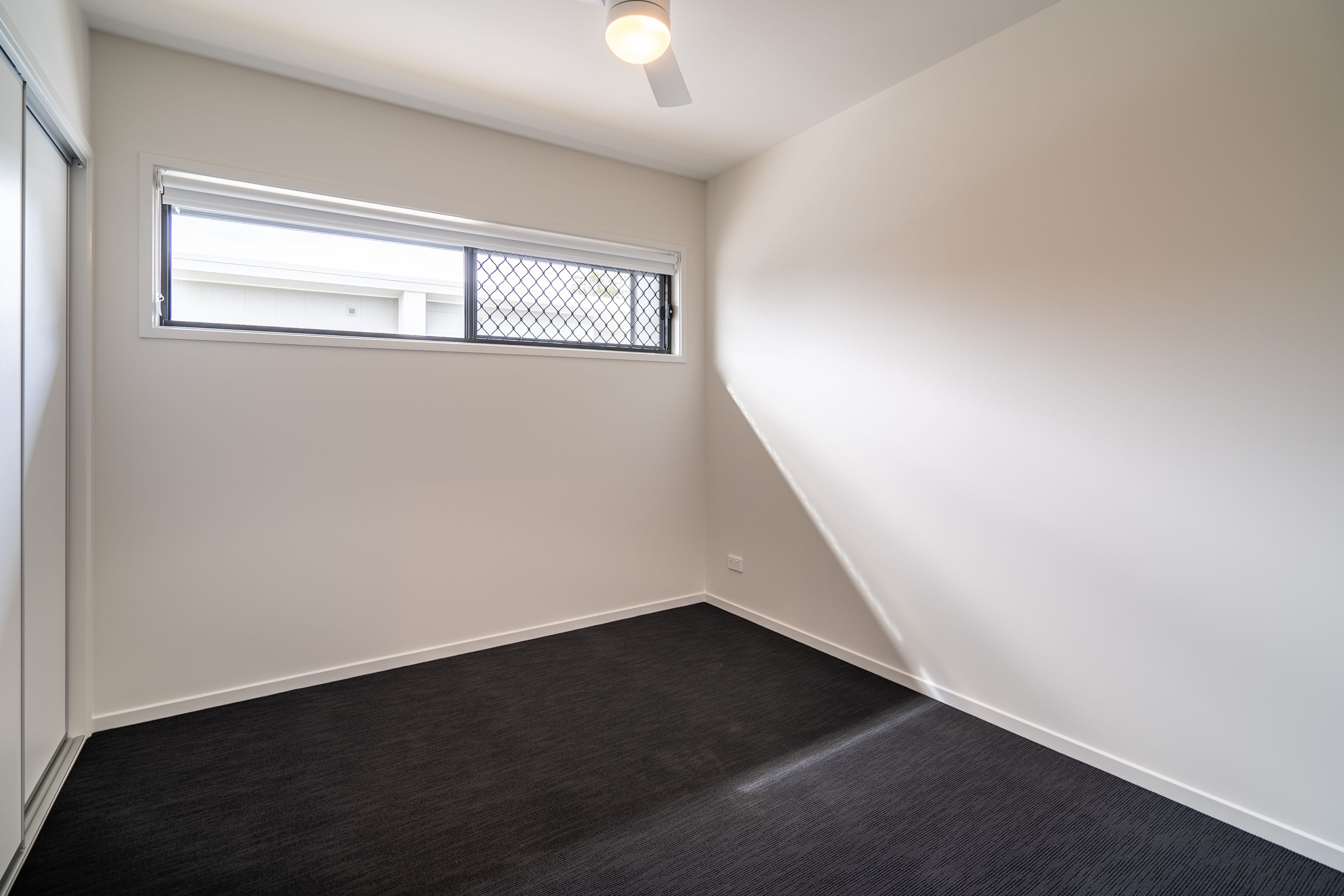 3/6 Aragorn Street — photo 3 of 4