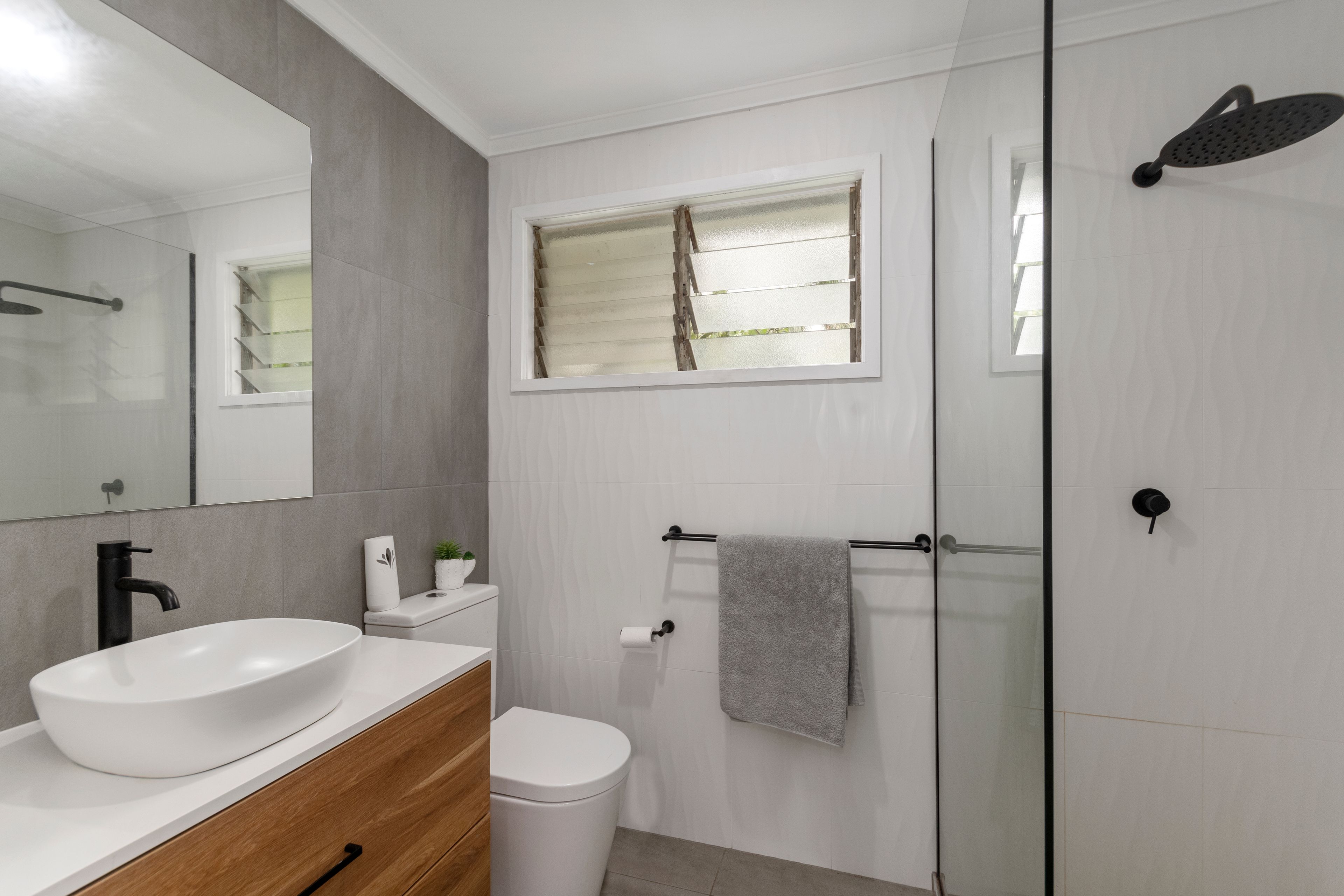 22 Lonerganne Street — photo 10 of 11