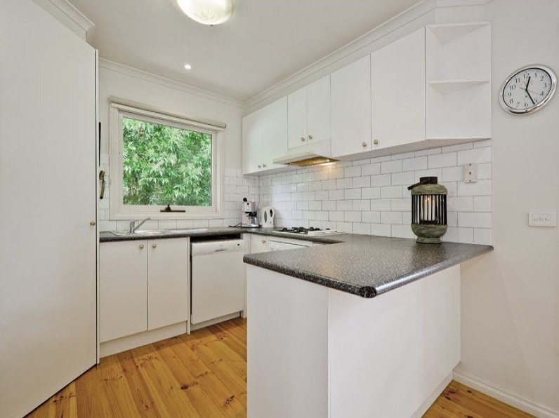 2/17 Nicholson Close, Research, VIC 3095