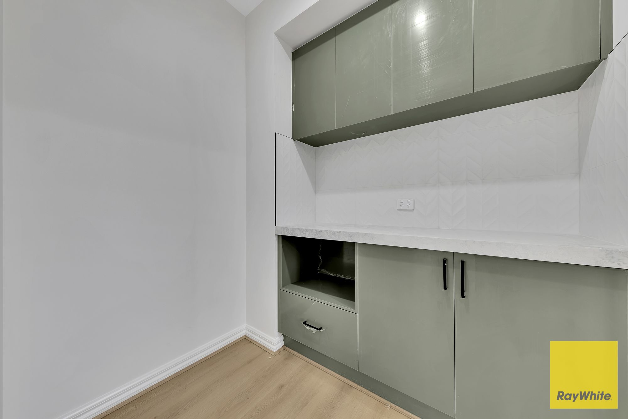 57 Feronia Avenue — photo 10 of 20