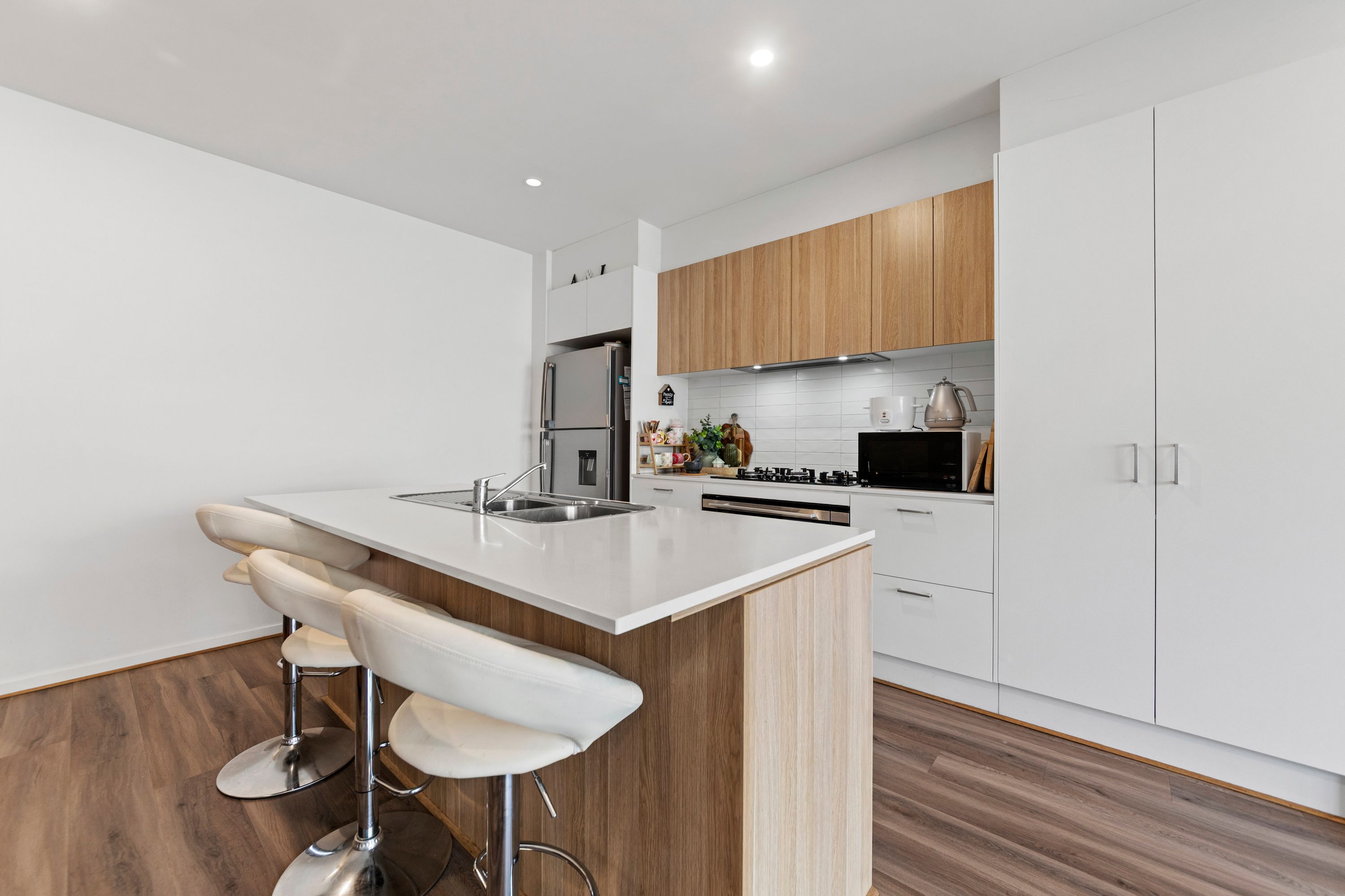 34 Hawkesbury Street — photo 4 of 20