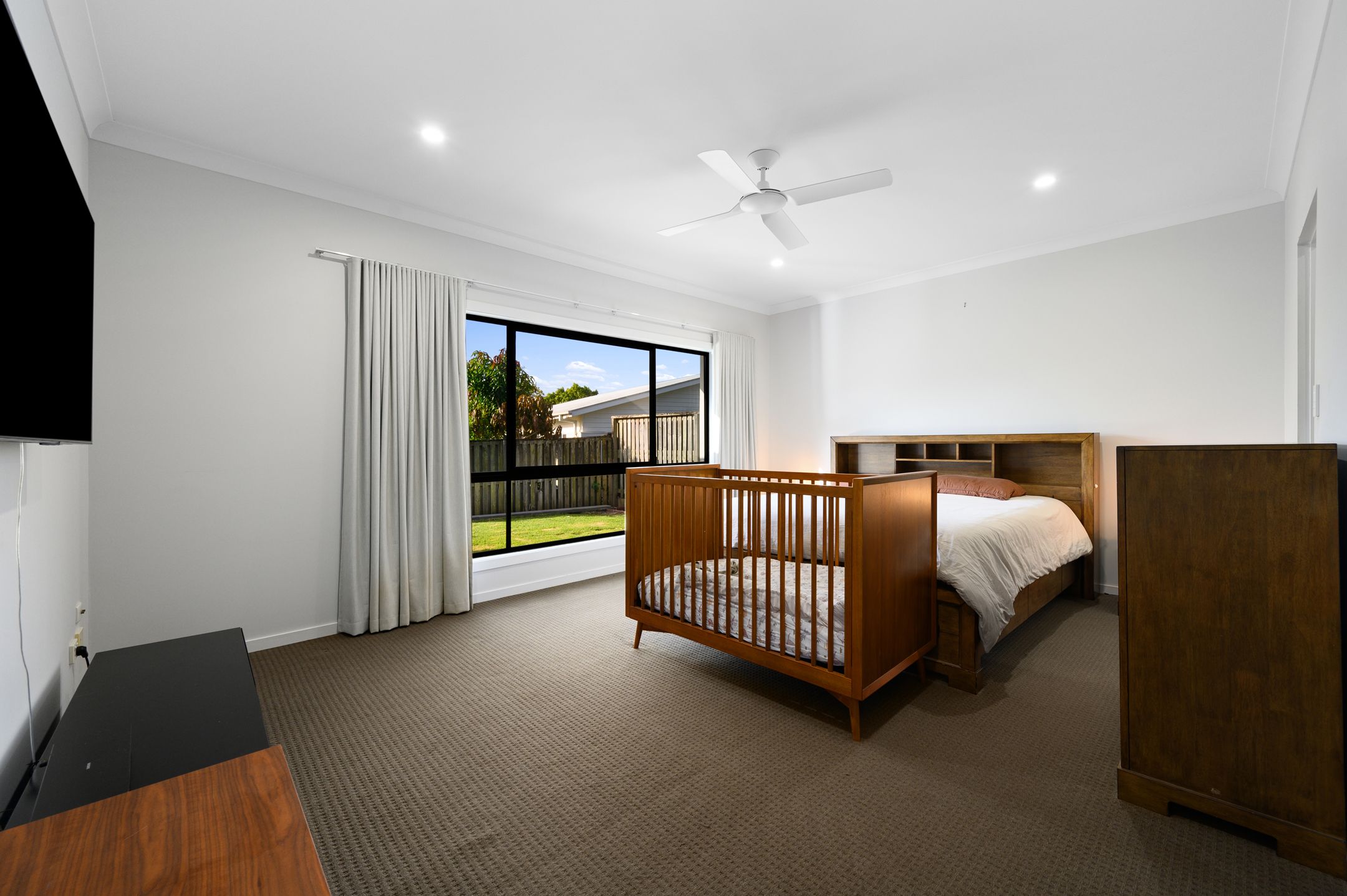 19 Peregrine Crescent — photo 12 of 24