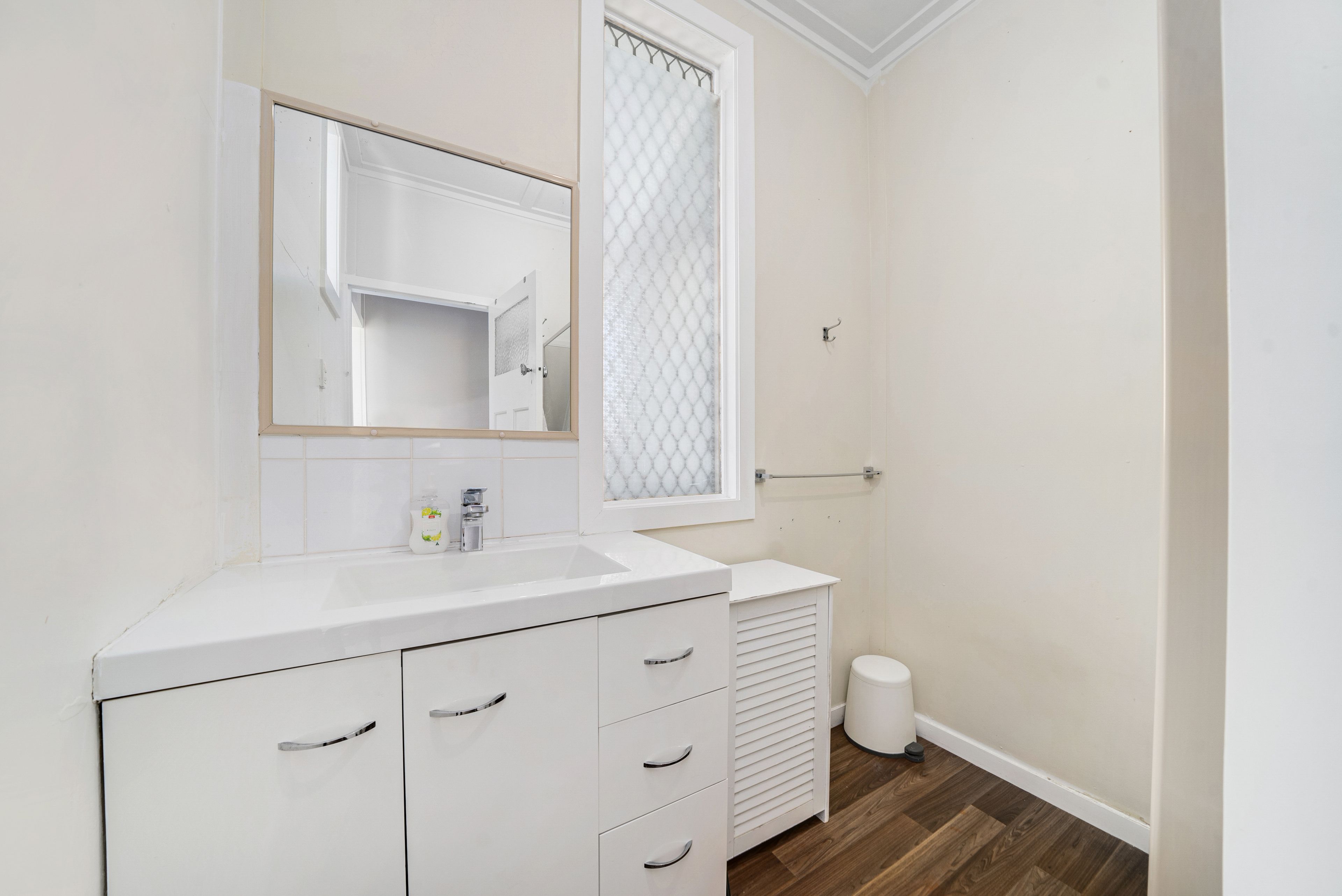 24 Maryborough Terrace — photo 11 of 15
