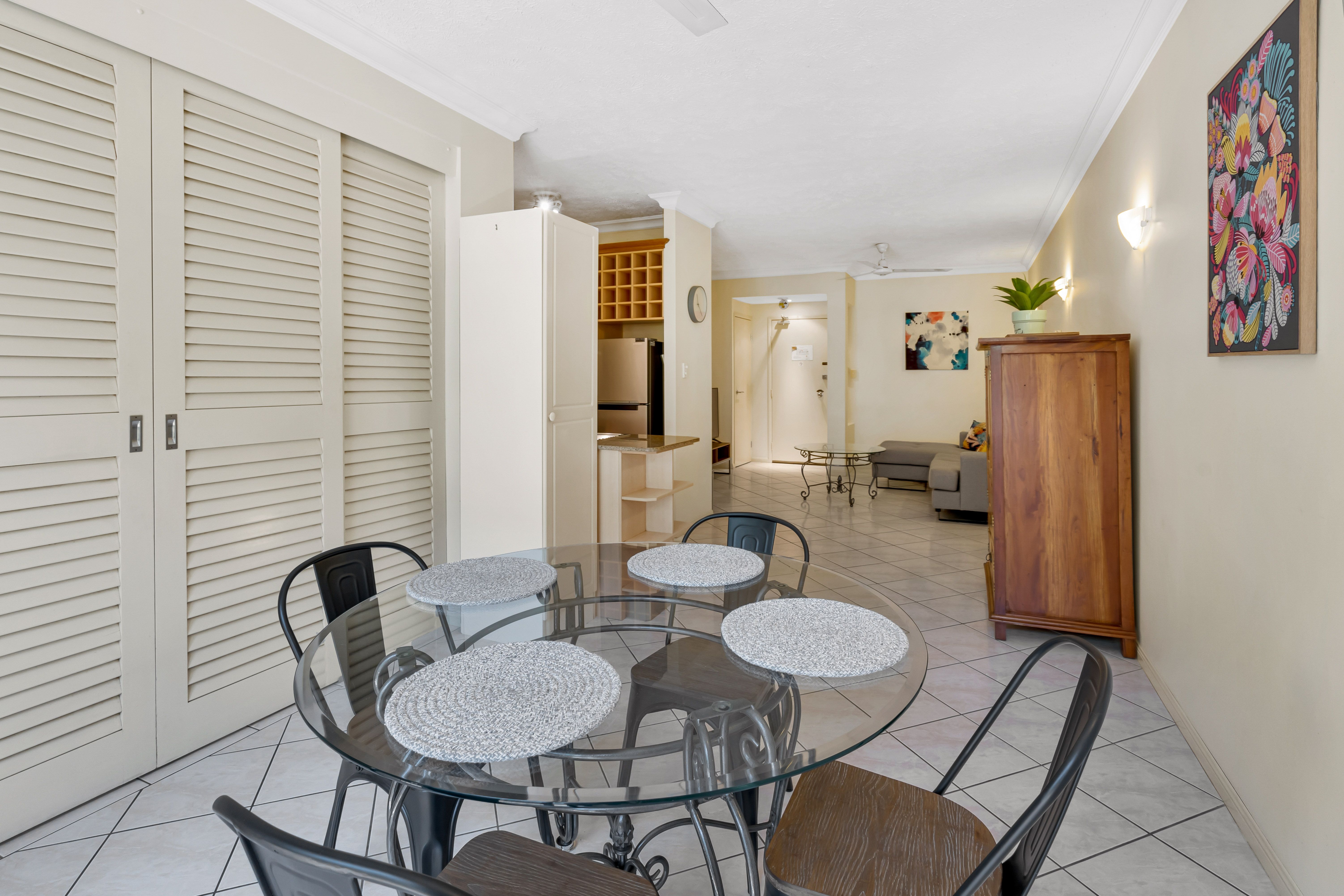 1611/2-10 Greenslopes Street — photo 5 of 11