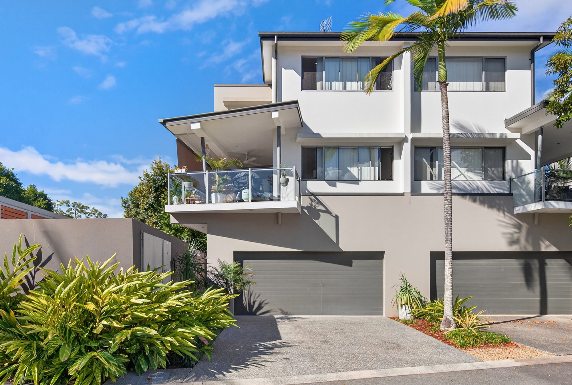 2/17 GREAT SOUTHERN Drive, Robina, QLD 4226