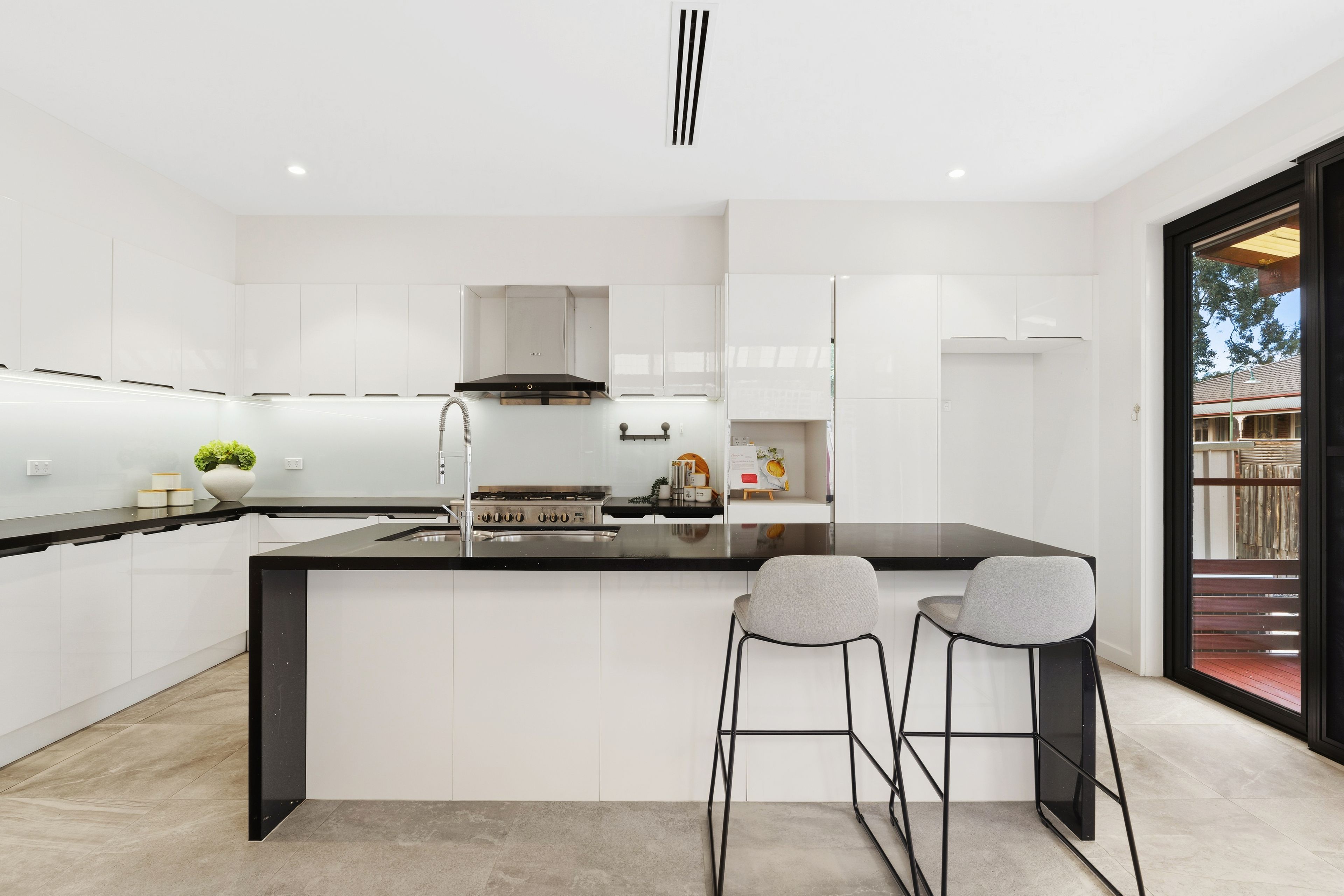 1/10 Marbray Drive — photo 3 of 18