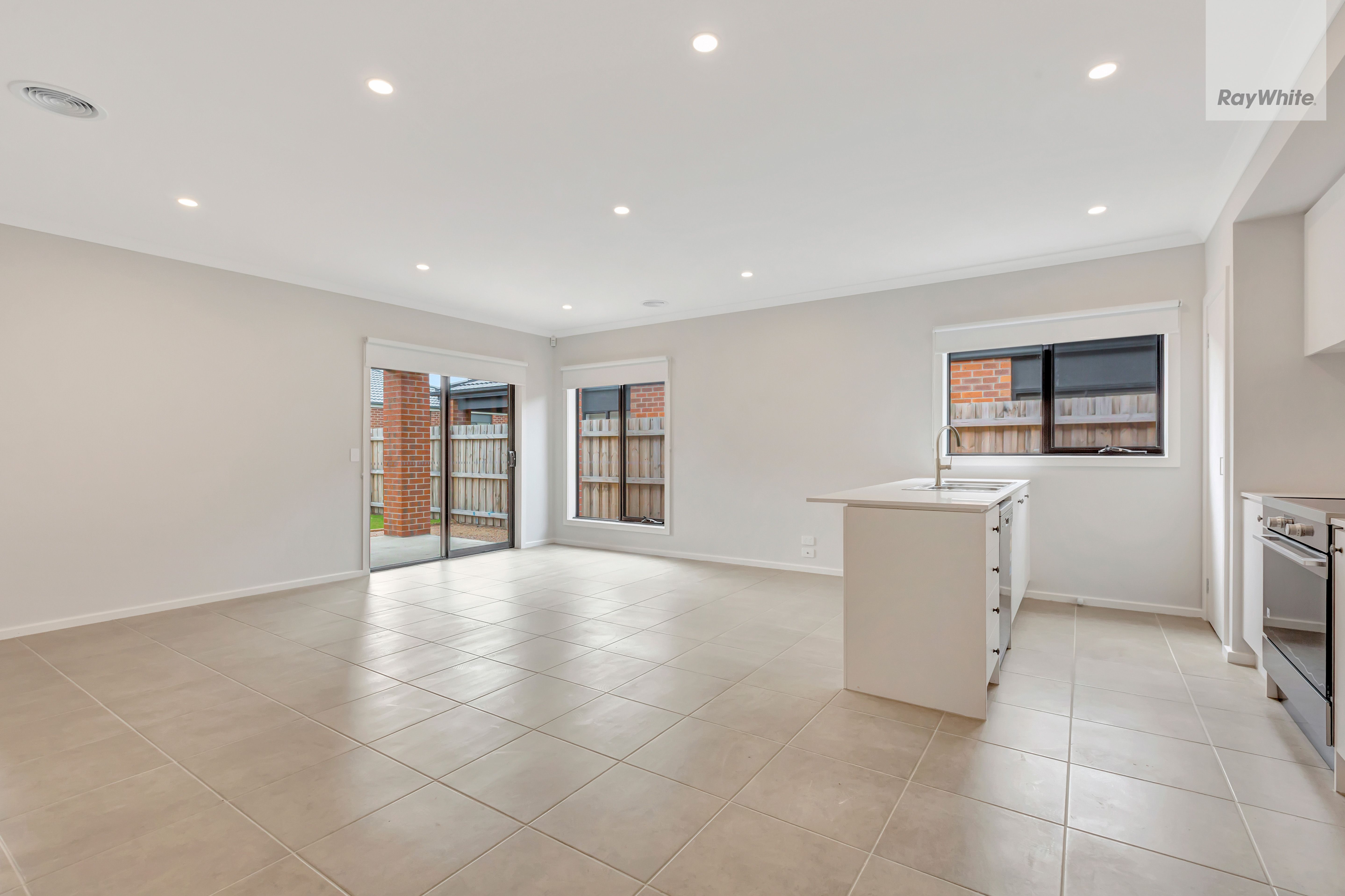 18 Conifer Drive — photo 3 of 11