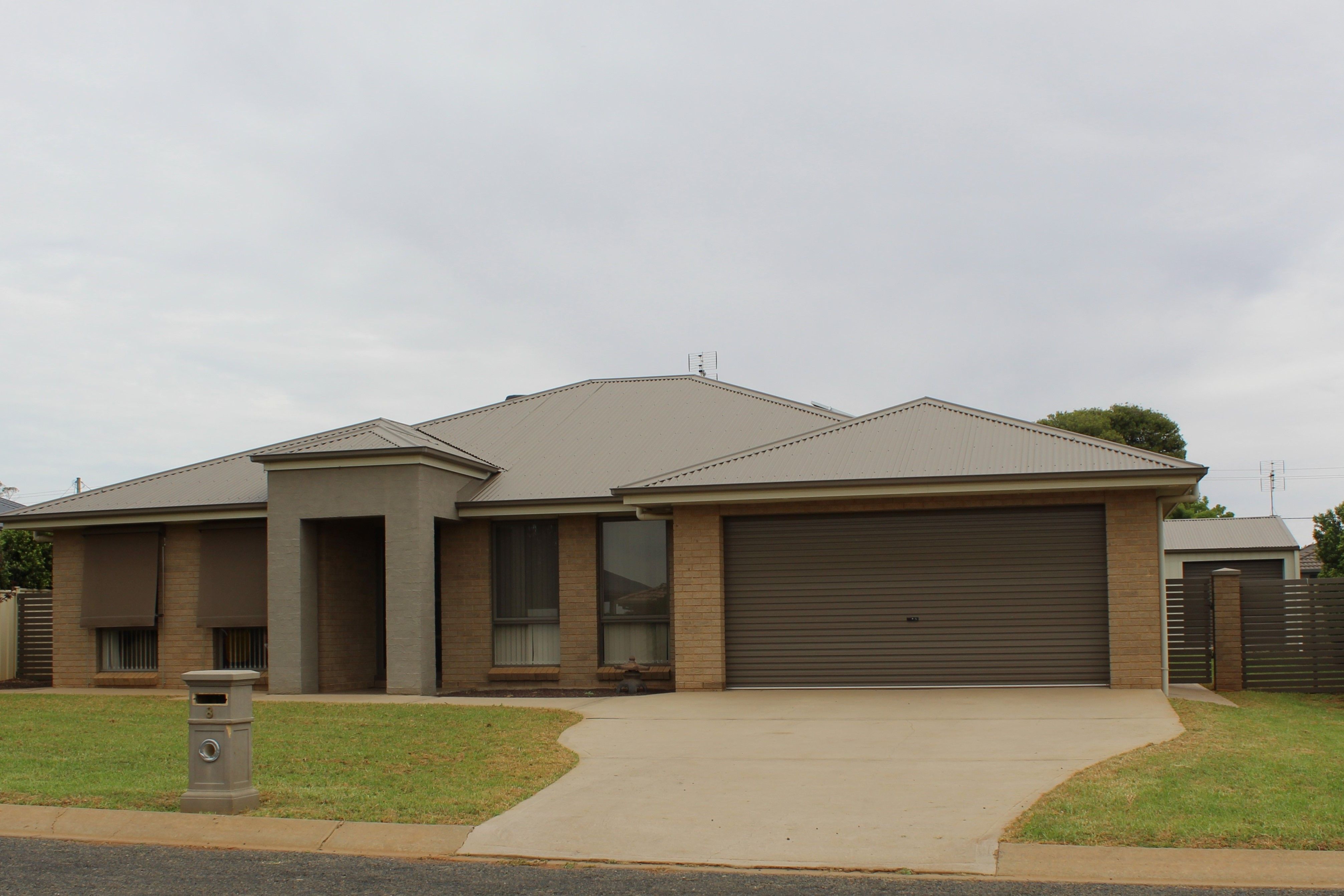8 Avoca Place, Parkes NSW 2870