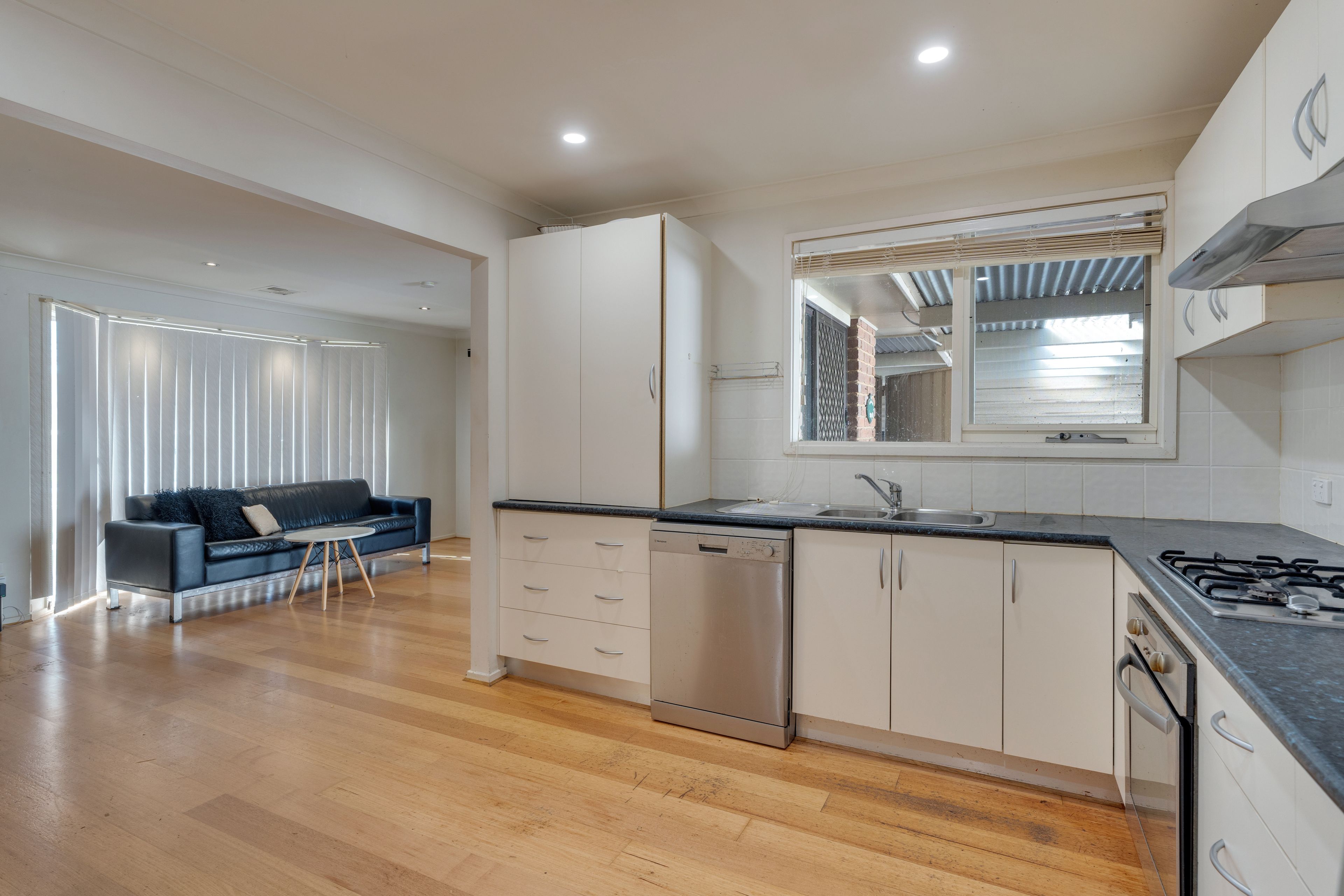 19 Beacon Hills Crescent — photo 6 of 21
