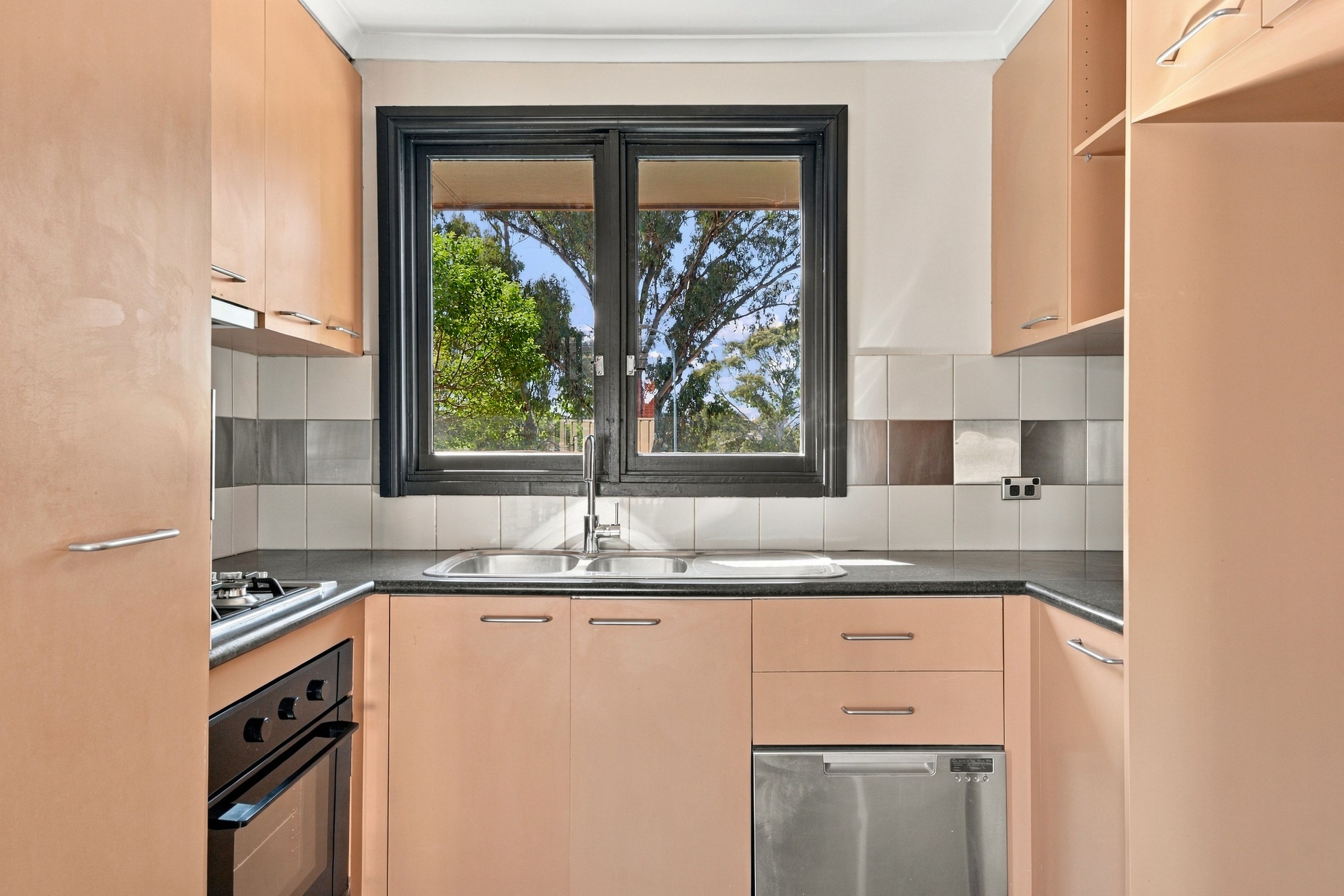 31 Waratah Street — photo 10 of 23