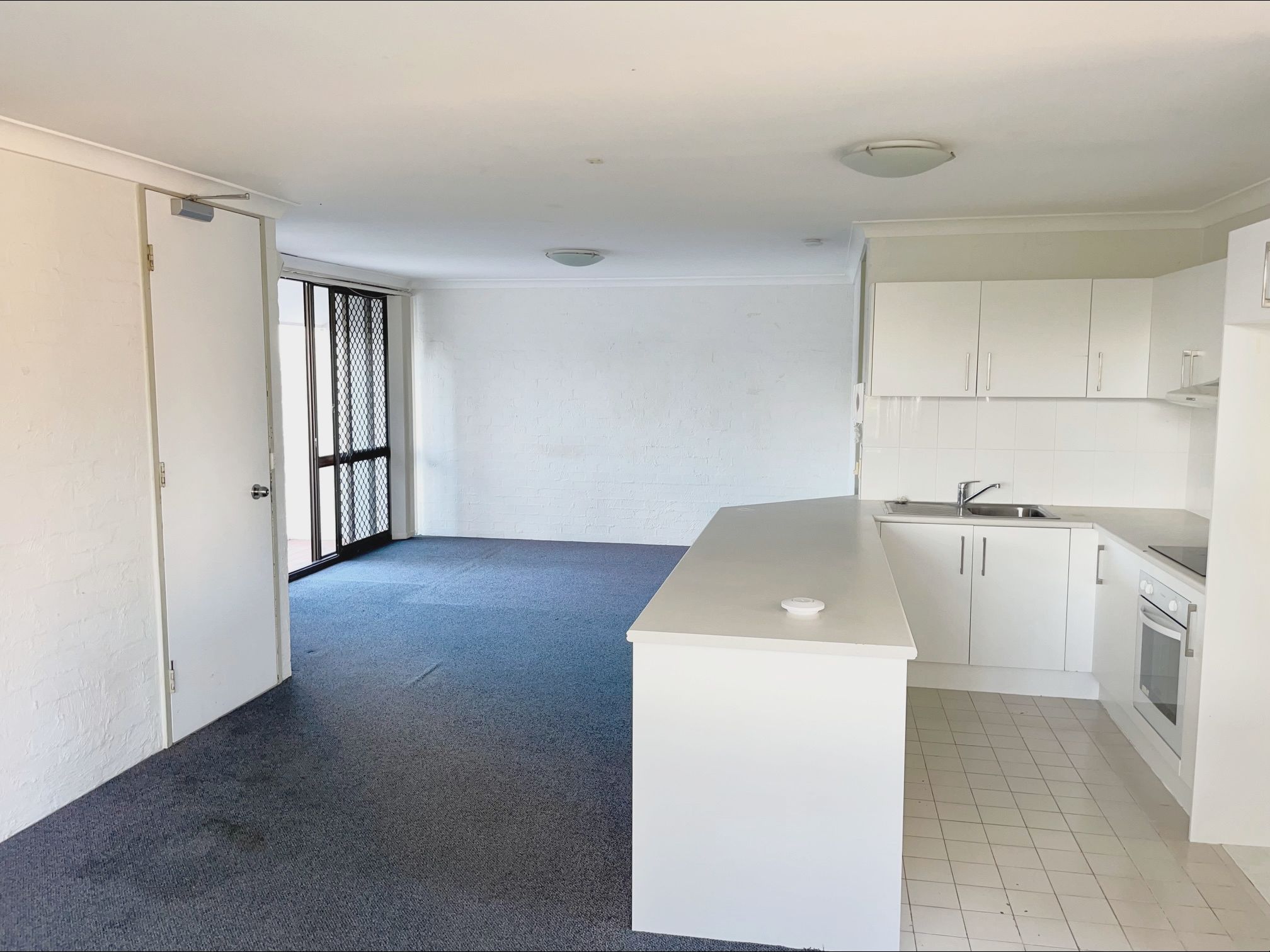 10/13 Federation Avenue 'Sandbury Court', Broadbeach, QLD 4218