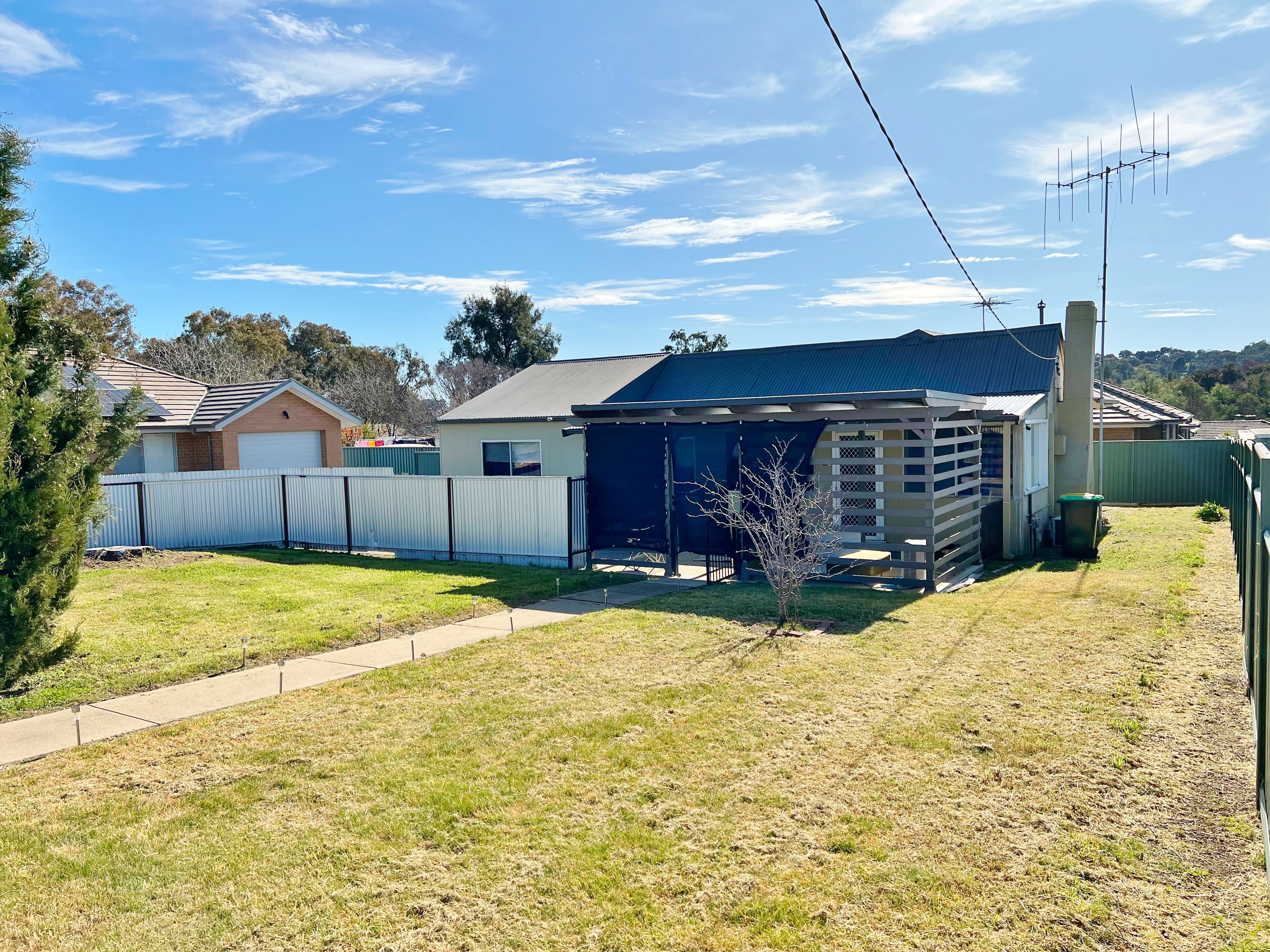 11 Miro Street, Young NSW 2594