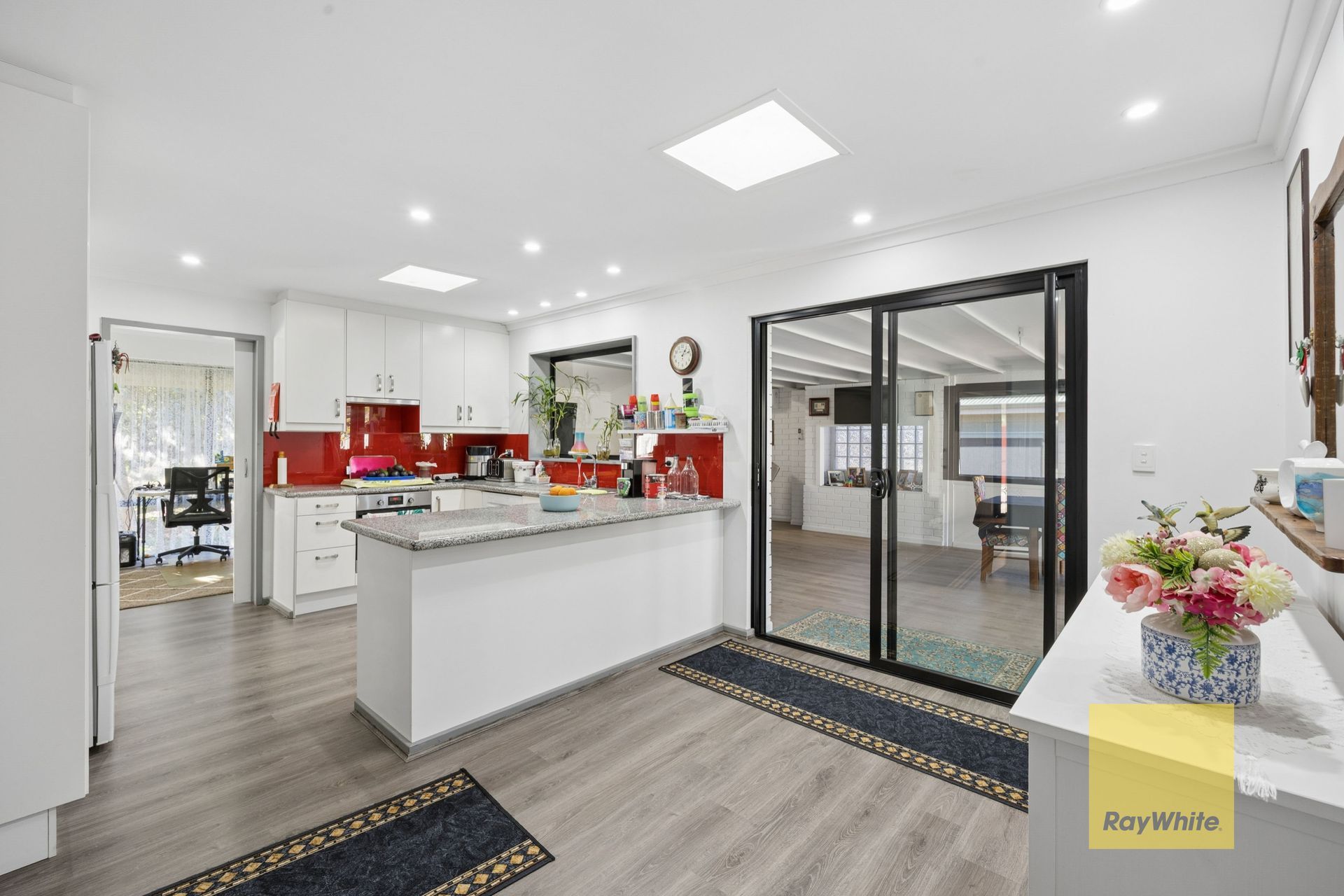 8 Flora Terrace — photo 7 of 30