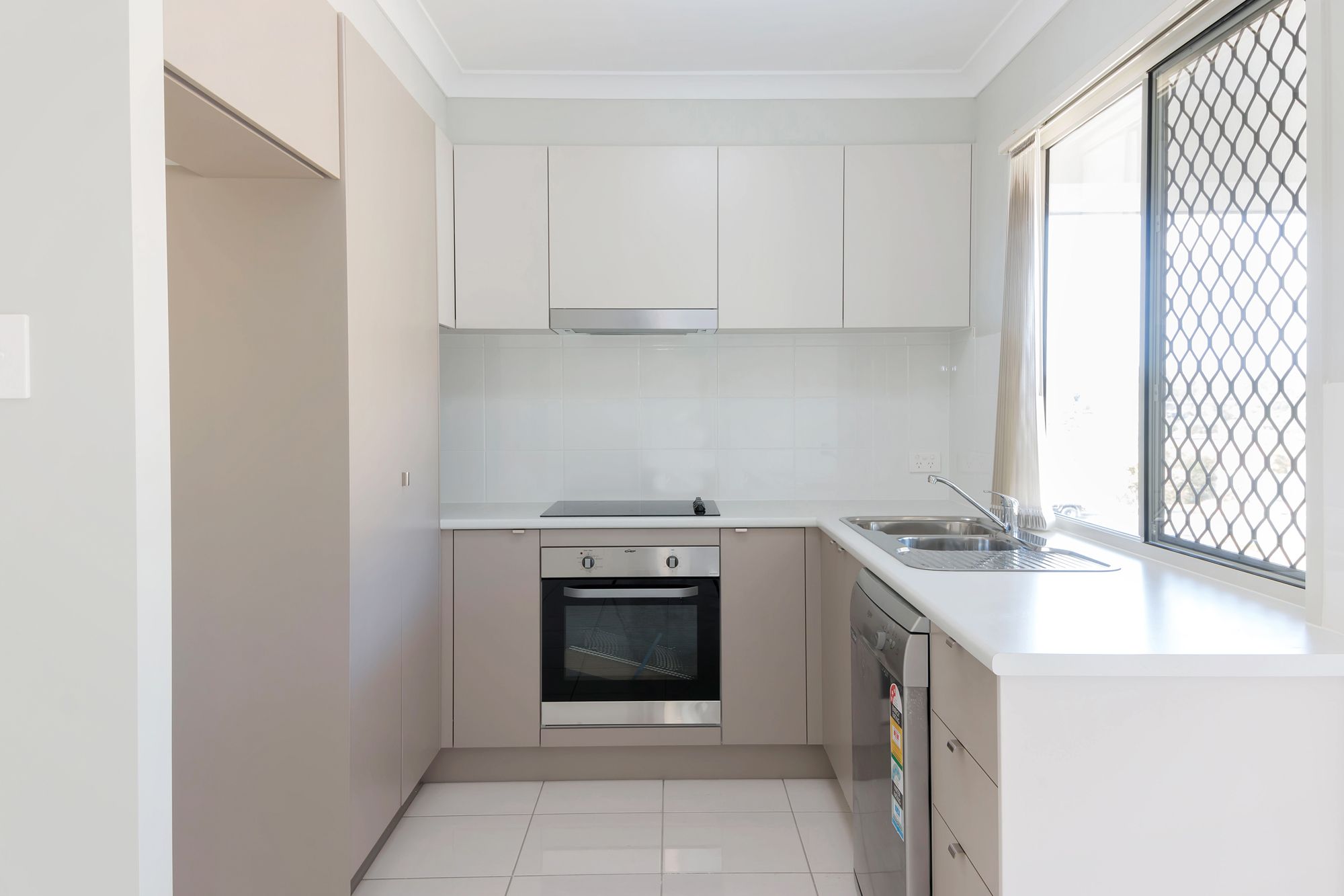 2/13 Nike Court, Wulkuraka, QLD 4305
