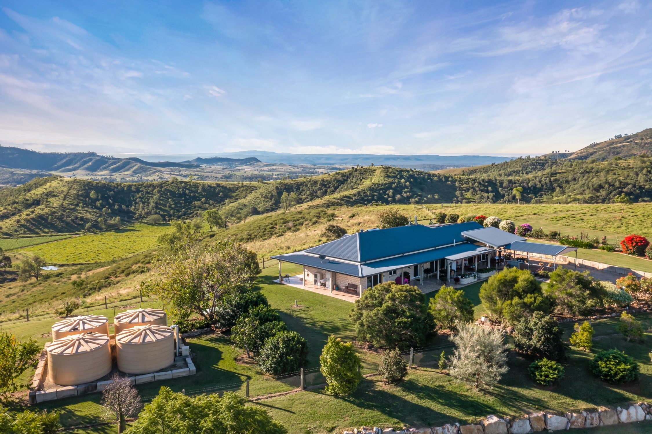 "Mount Whitestone Paradise" 'Mount Whitestone Paradise' 197 Dry Gully