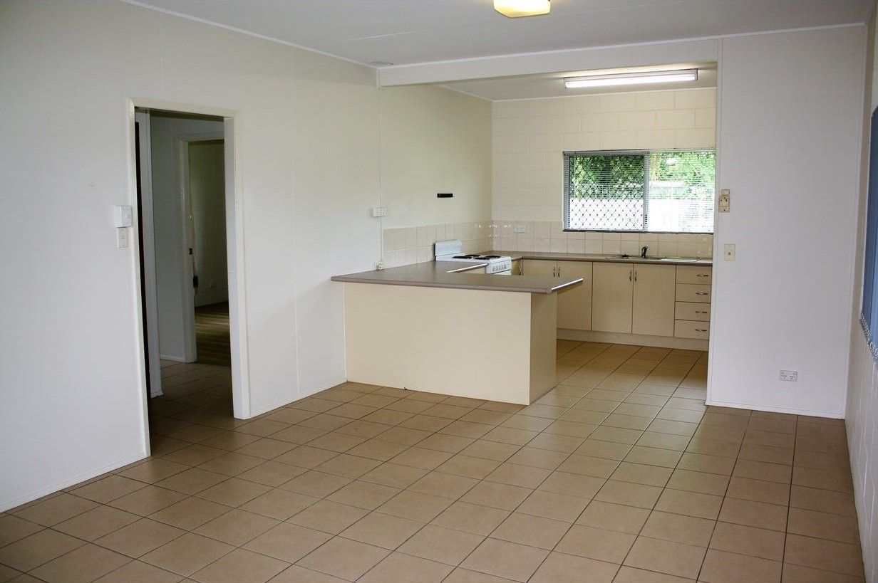 2/110 Toogood Road, Woree, QLD 4868
