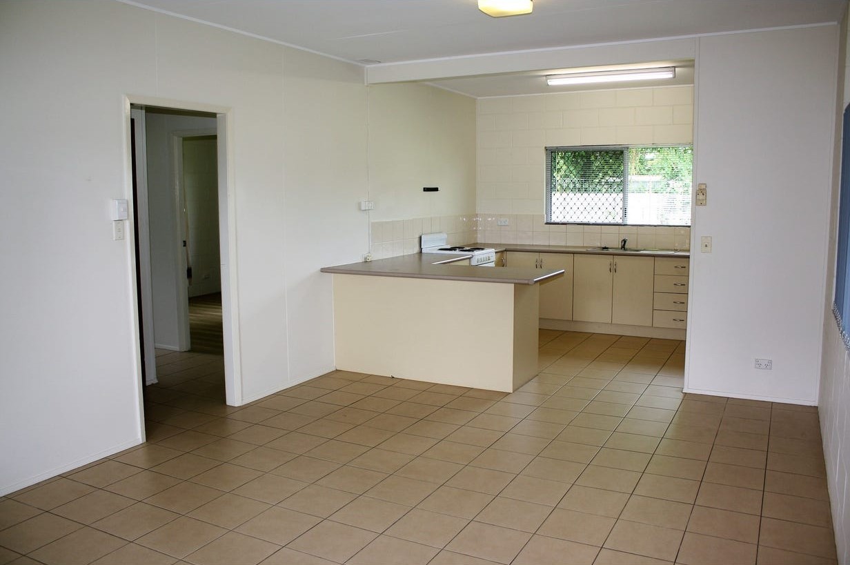 2/110 Toogood Road, Woree, QLD 4868
