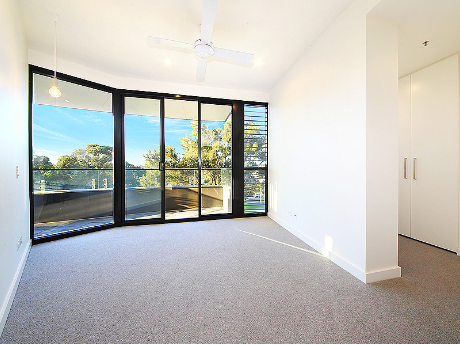 305/24 Levey Street — photo 3 of 5