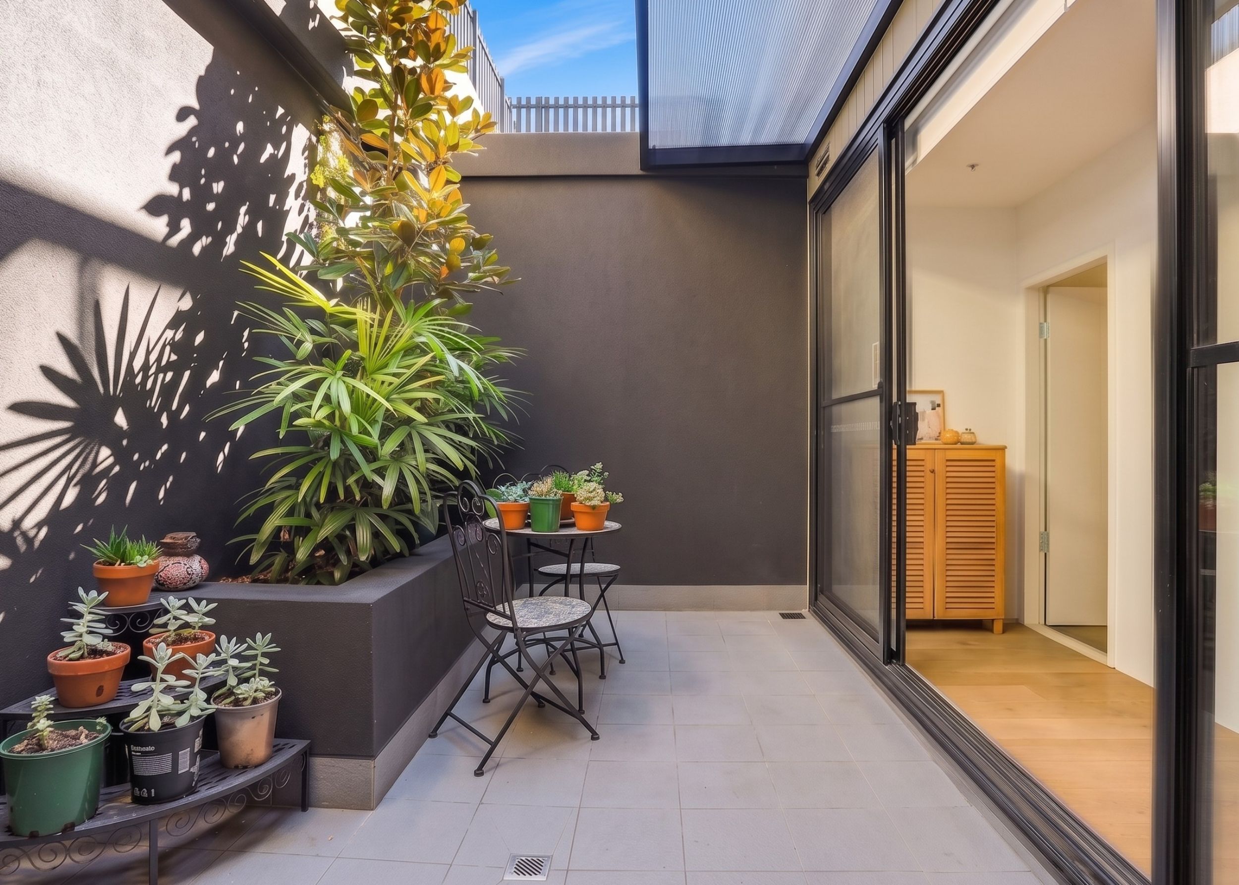 G12/105 Bella Vista Drive — photo 3 of 13