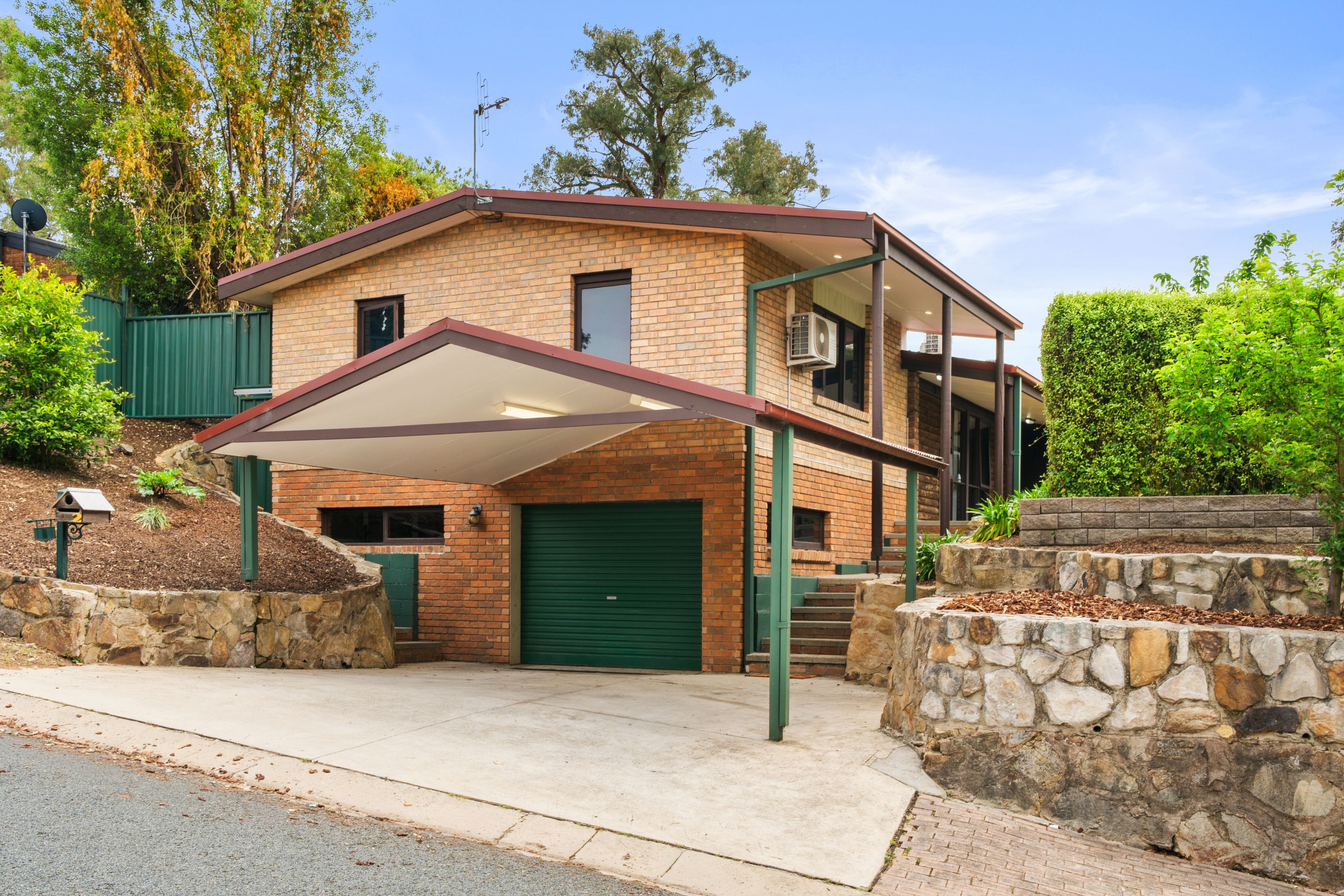 2 Hooke Place, Charnwood ACT 2615