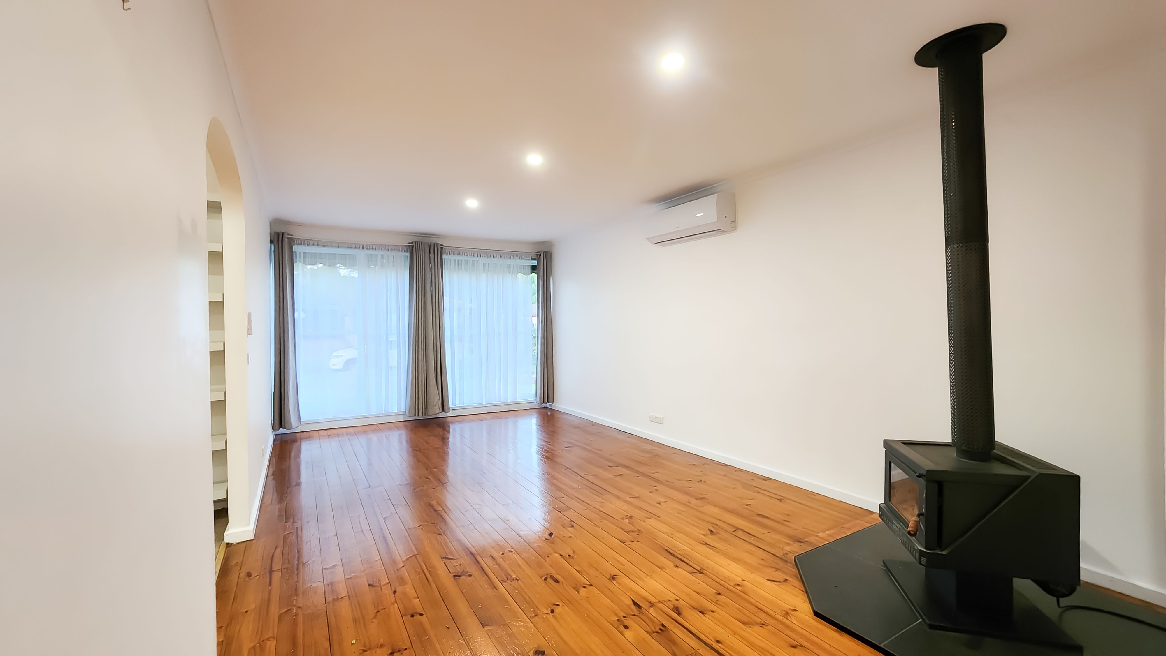 24 Hood Crescent — photo 5 of 15