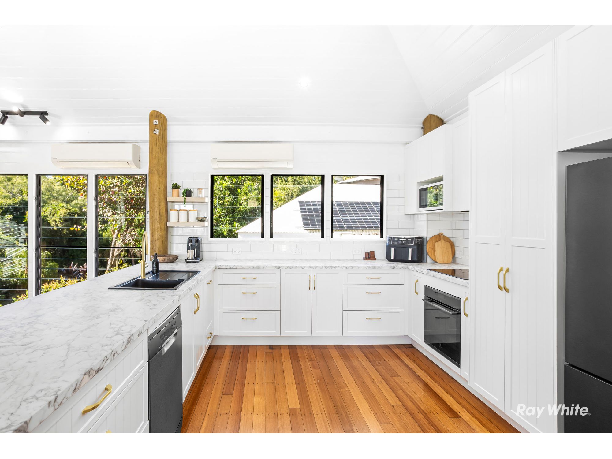 8 Rosslyn Close — photo 9 of 30