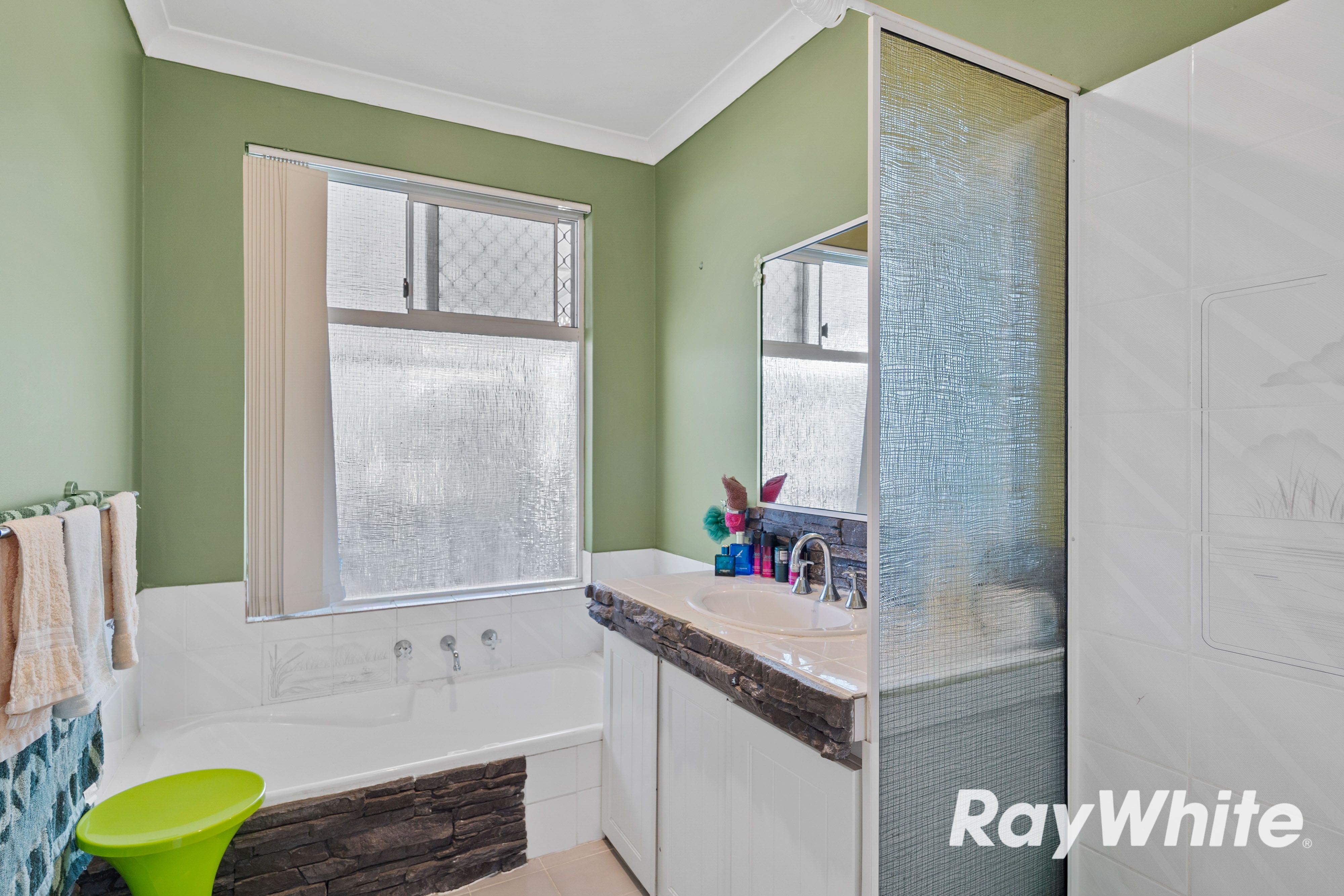 14 Moreton Crescent — photo 13 of 17