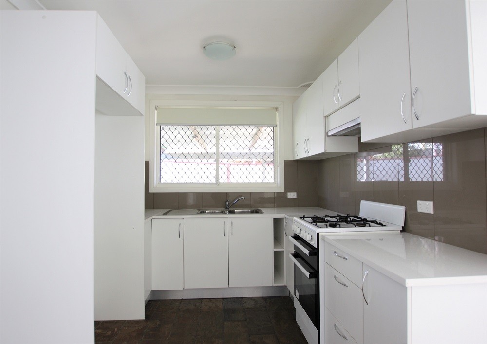 66 Cleopatra Drive, Rosemeadow, NSW 2560