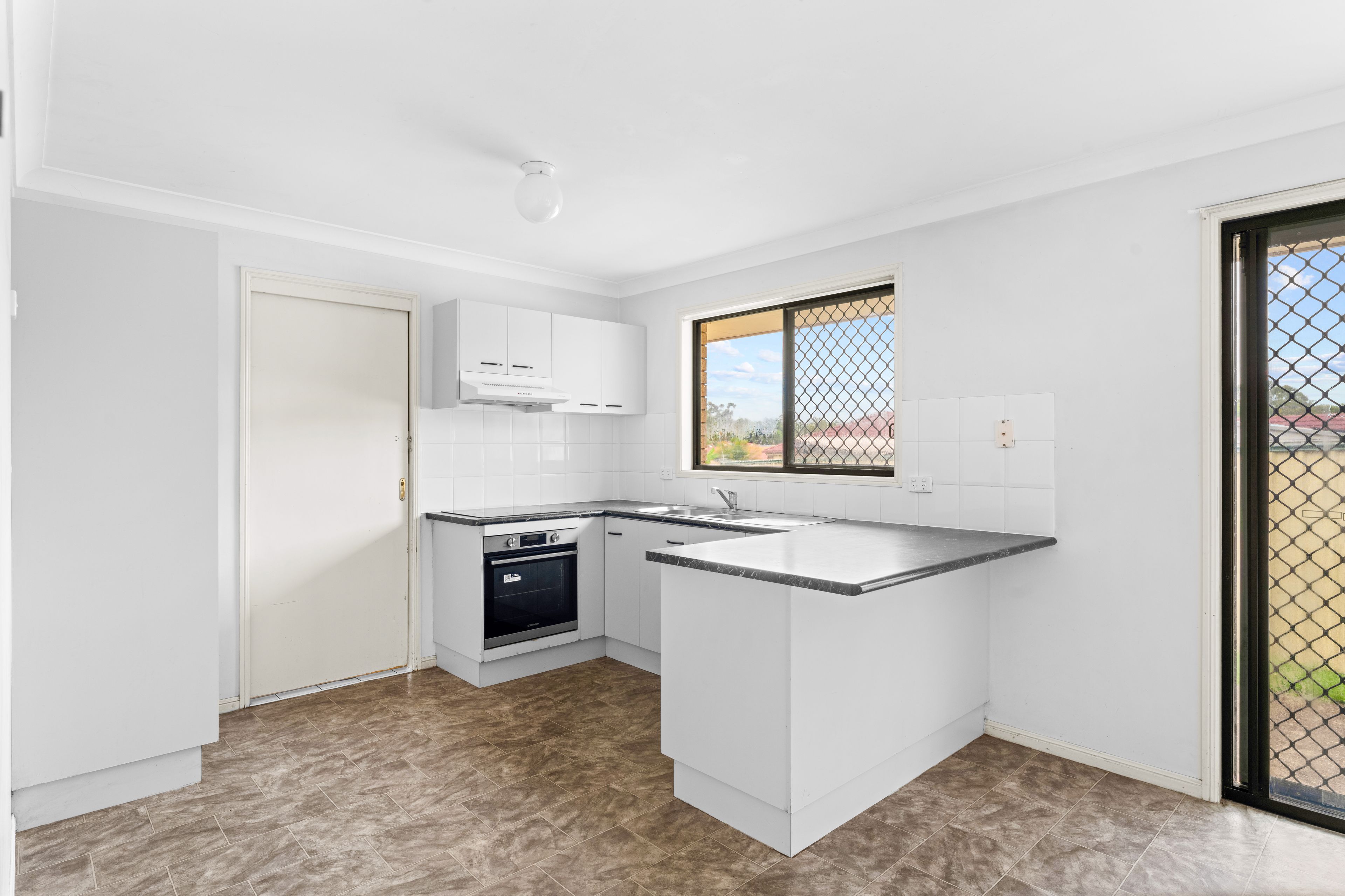 11 Mandeville Place, Regents Park, QLD 4118