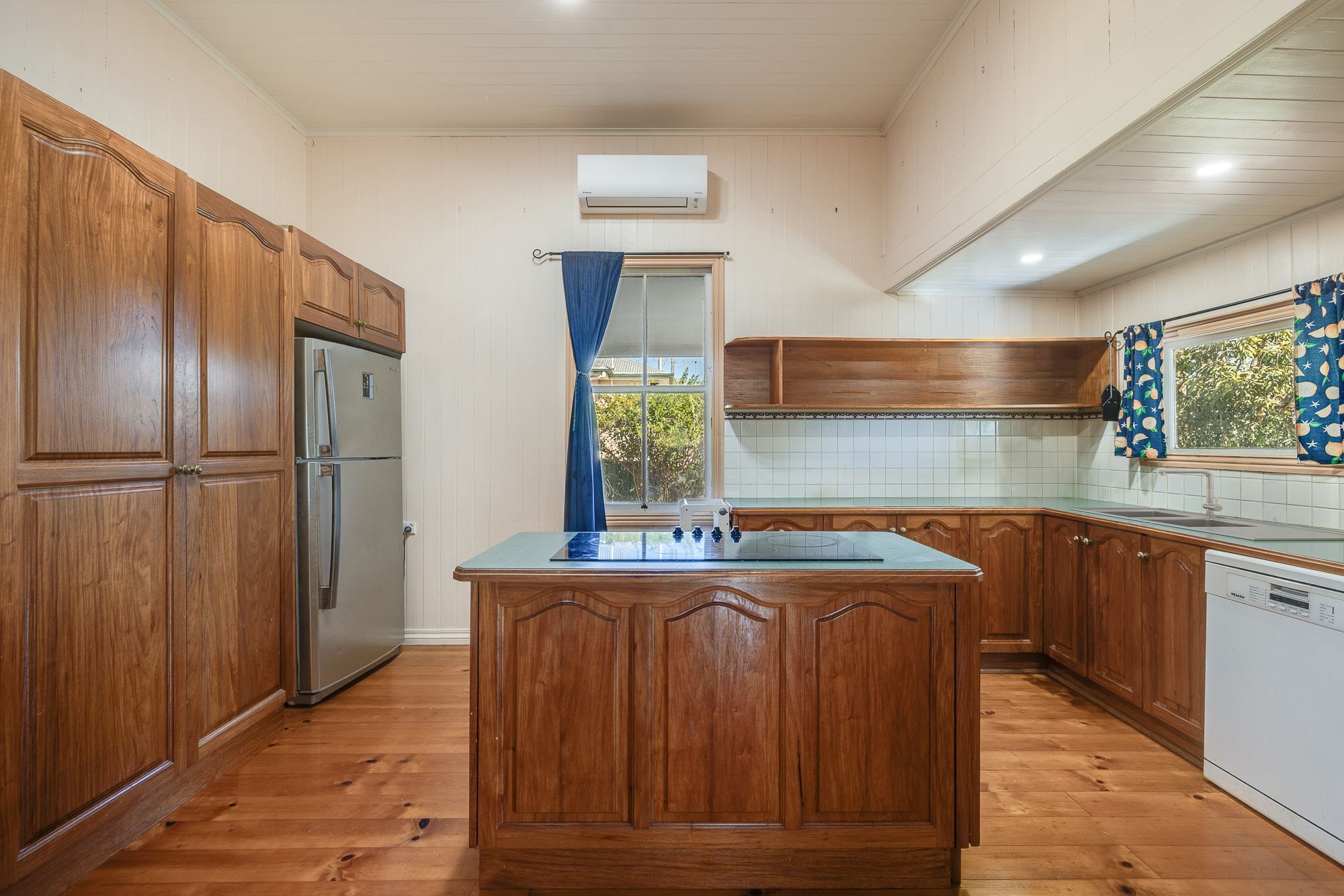 55-57 Gordon Avenue — photo 4 of 15