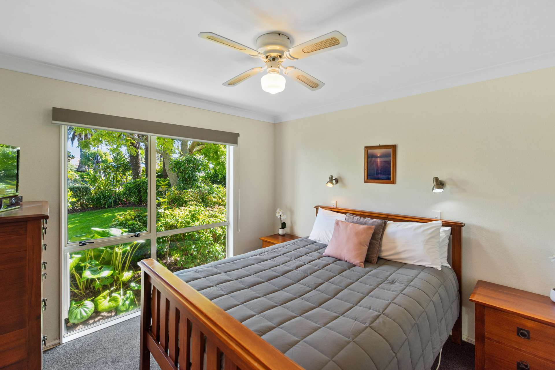 21/111 Santa Monica Drive photo 18