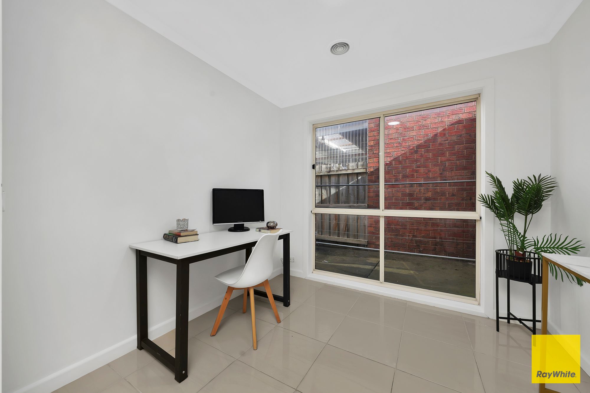 17 Thames Way — photo 9 of 17