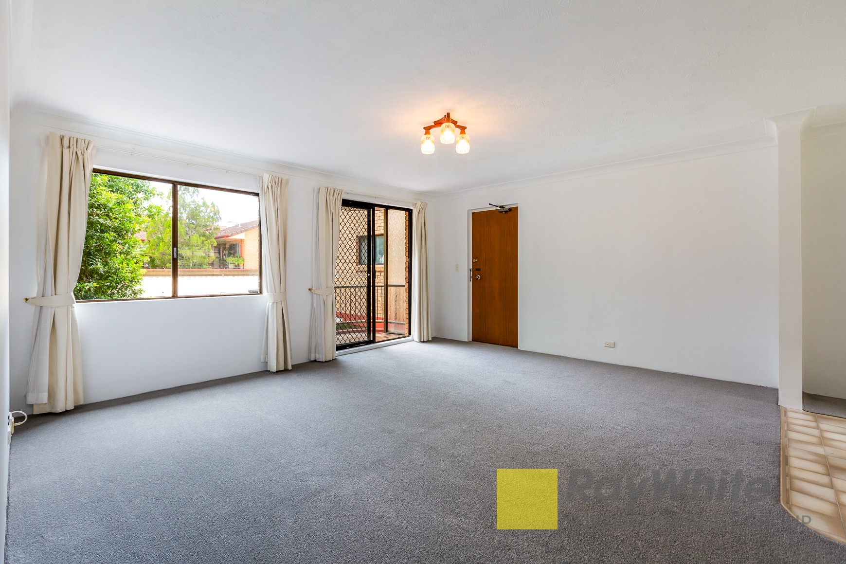 4/6 Lenneberg Street, Southport, QLD 4215