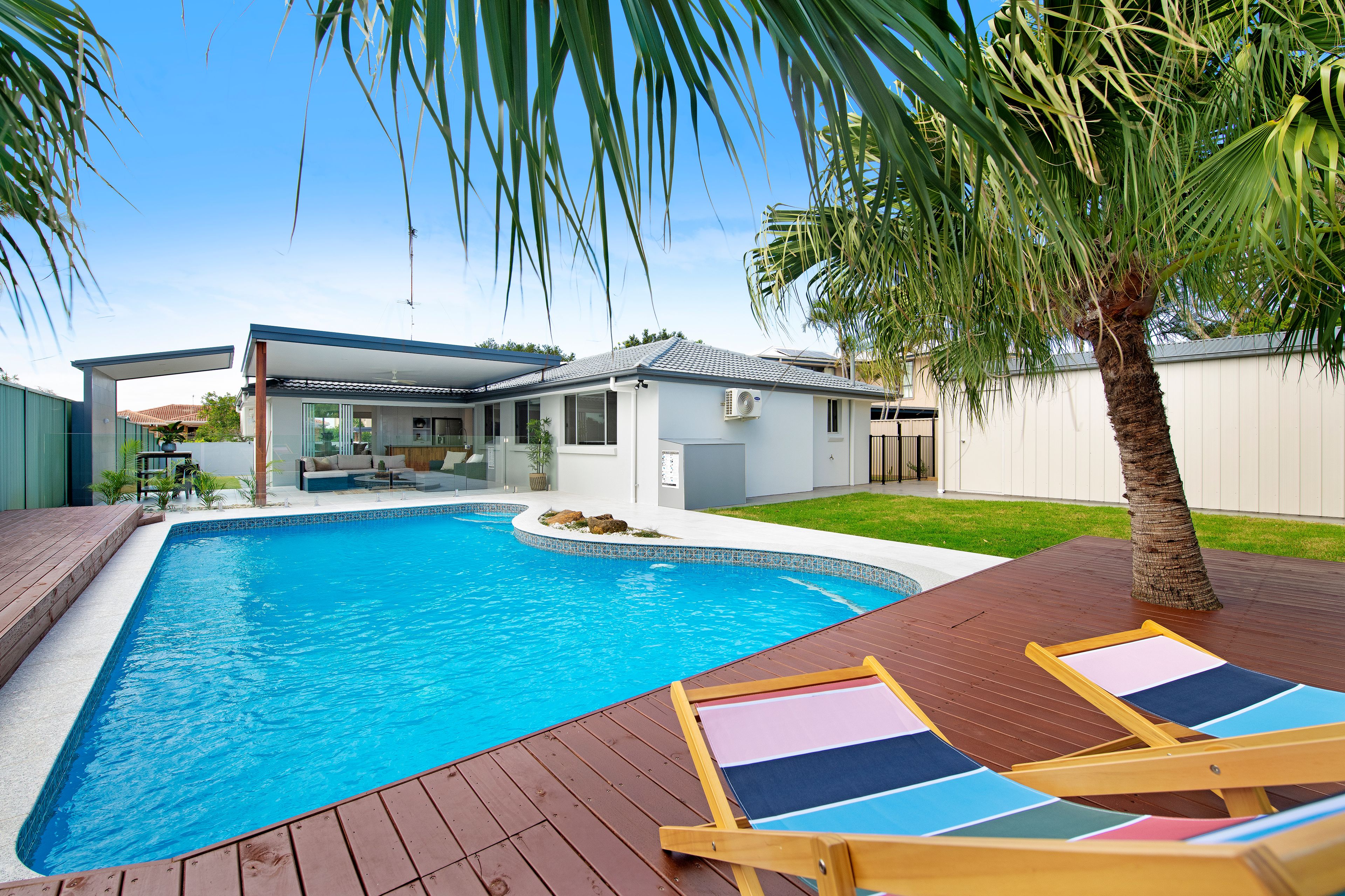16 Volante Crescent, Mermaid Waters QLD 4218