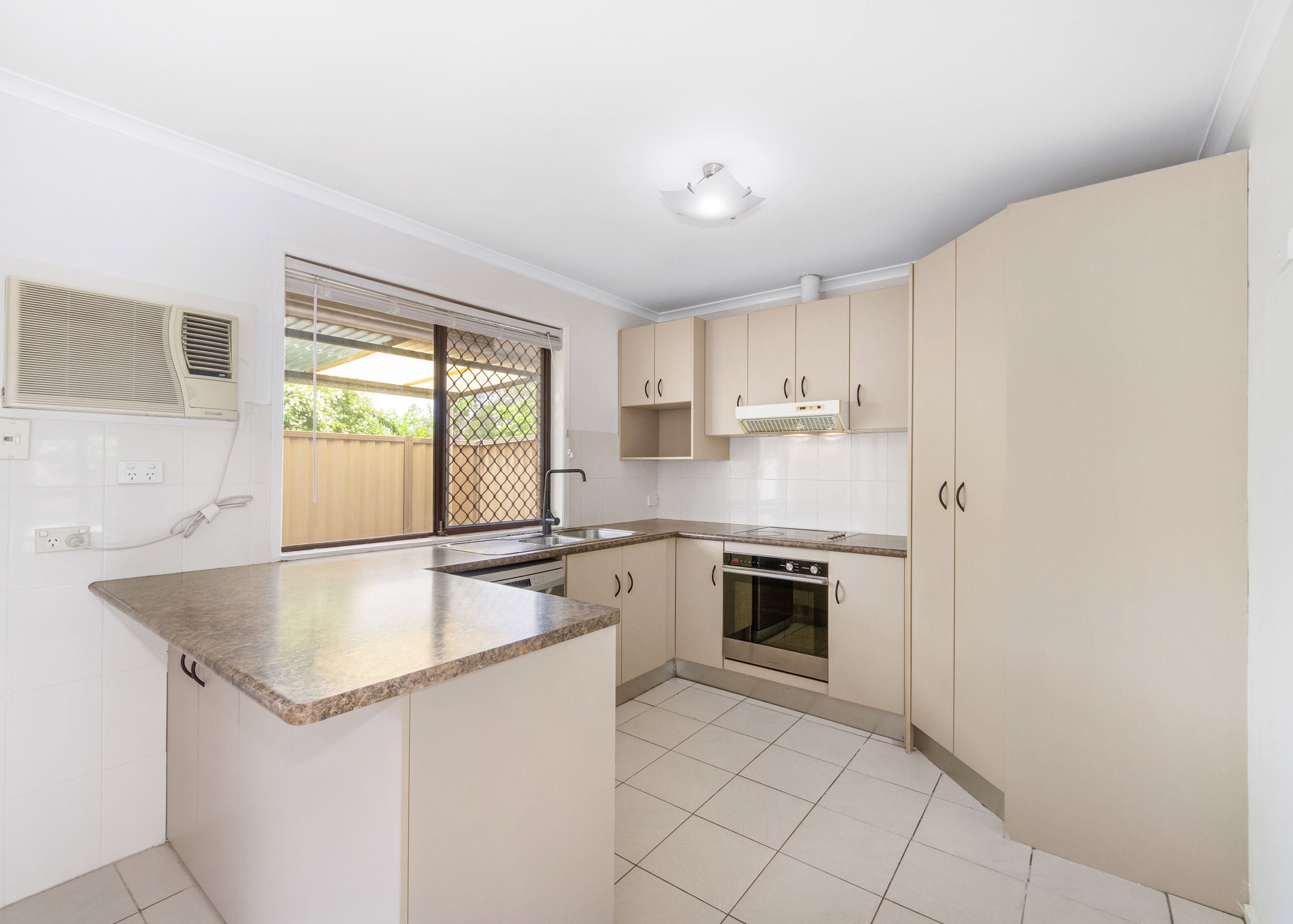 2/39 Alexander Drive, Highland Park, QLD 4211