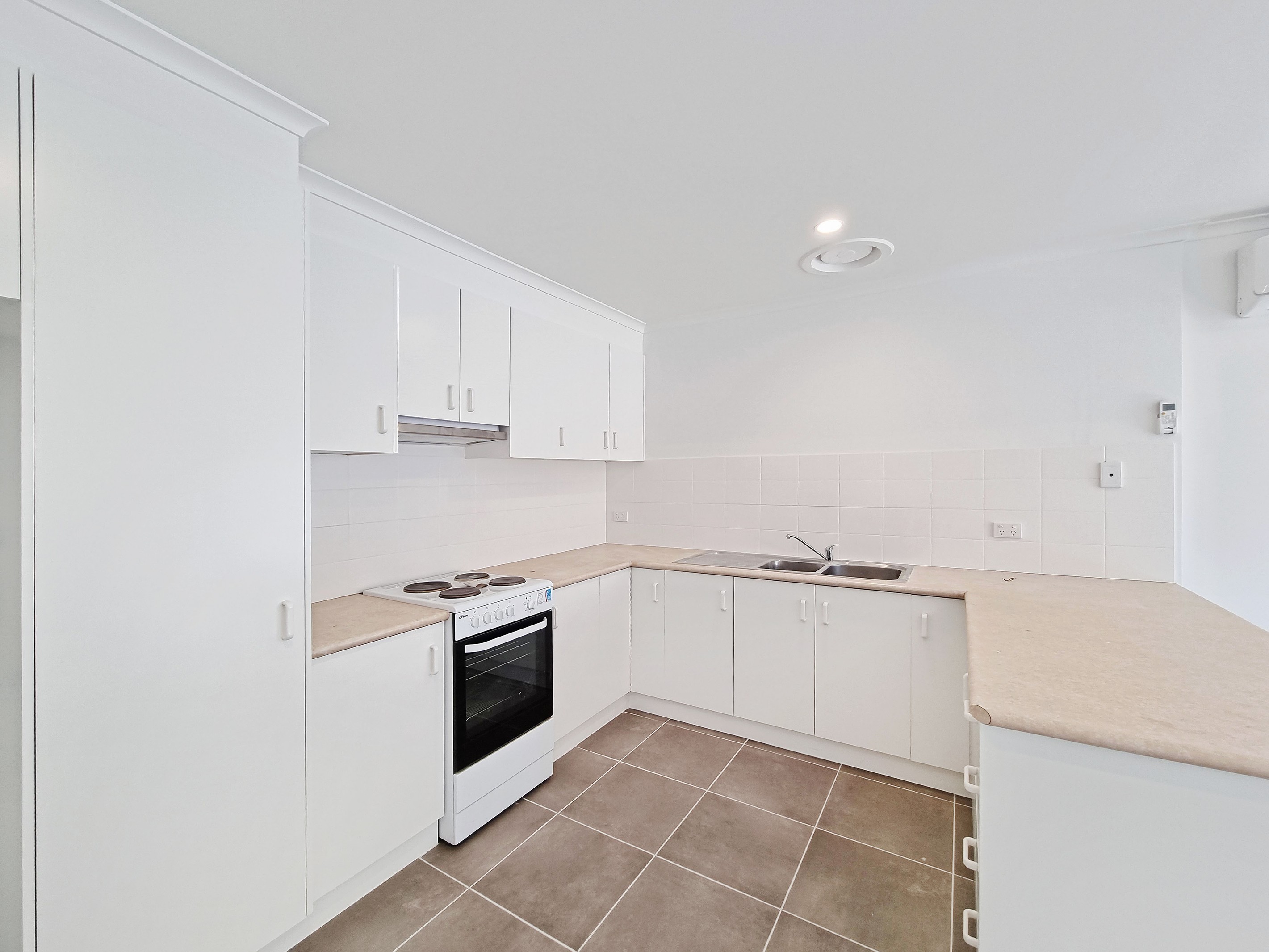 1/3 Everett Close, Herne Hill, VIC 3218