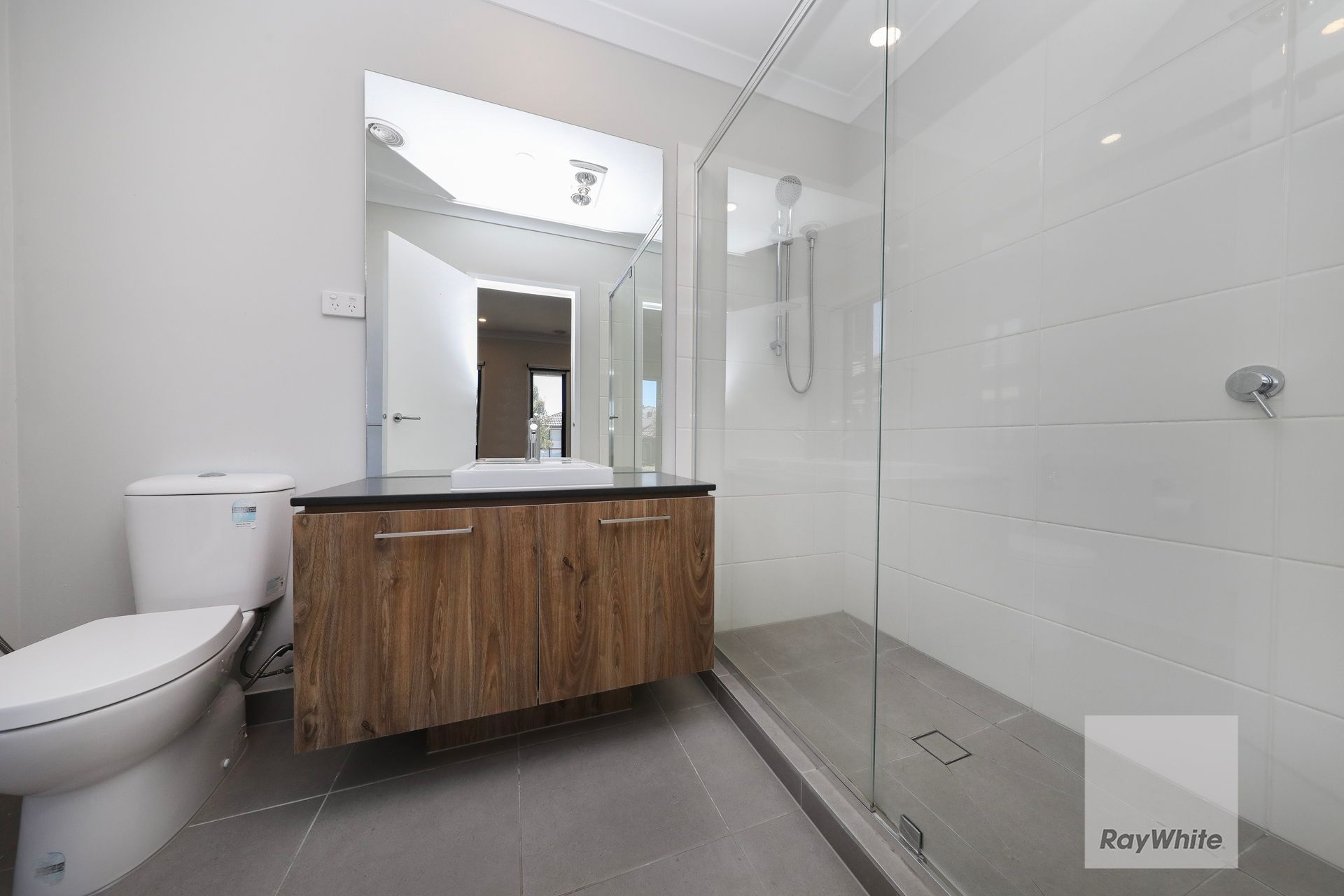 28 Bowenia Avenue — photo 8 of 12