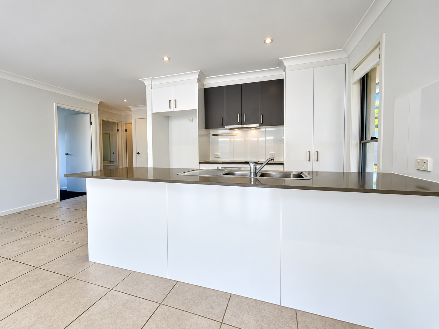 12 Coggins Street — photo 2 of 12