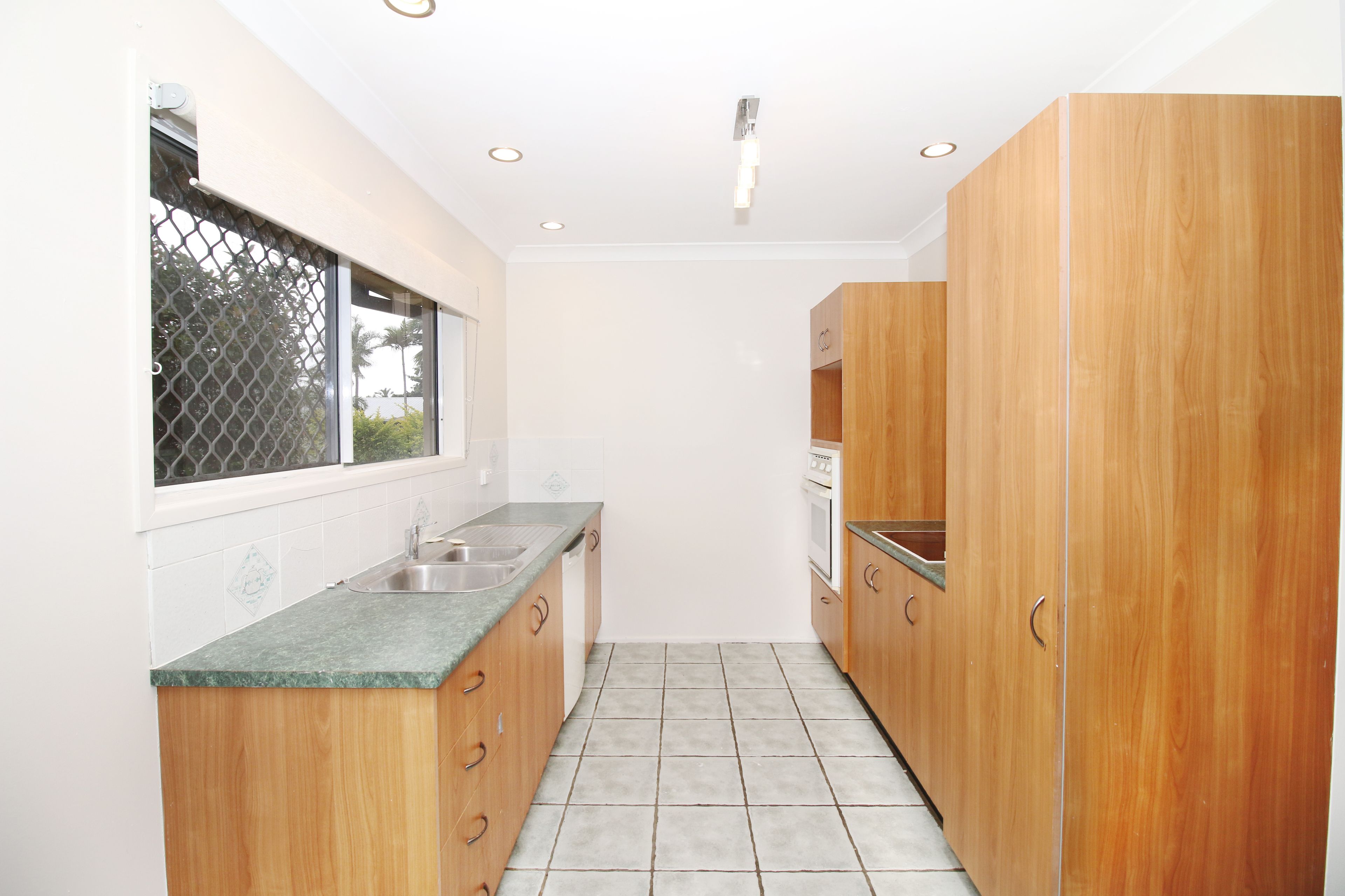 1 Cascade, Mount Louisa, QLD 4814