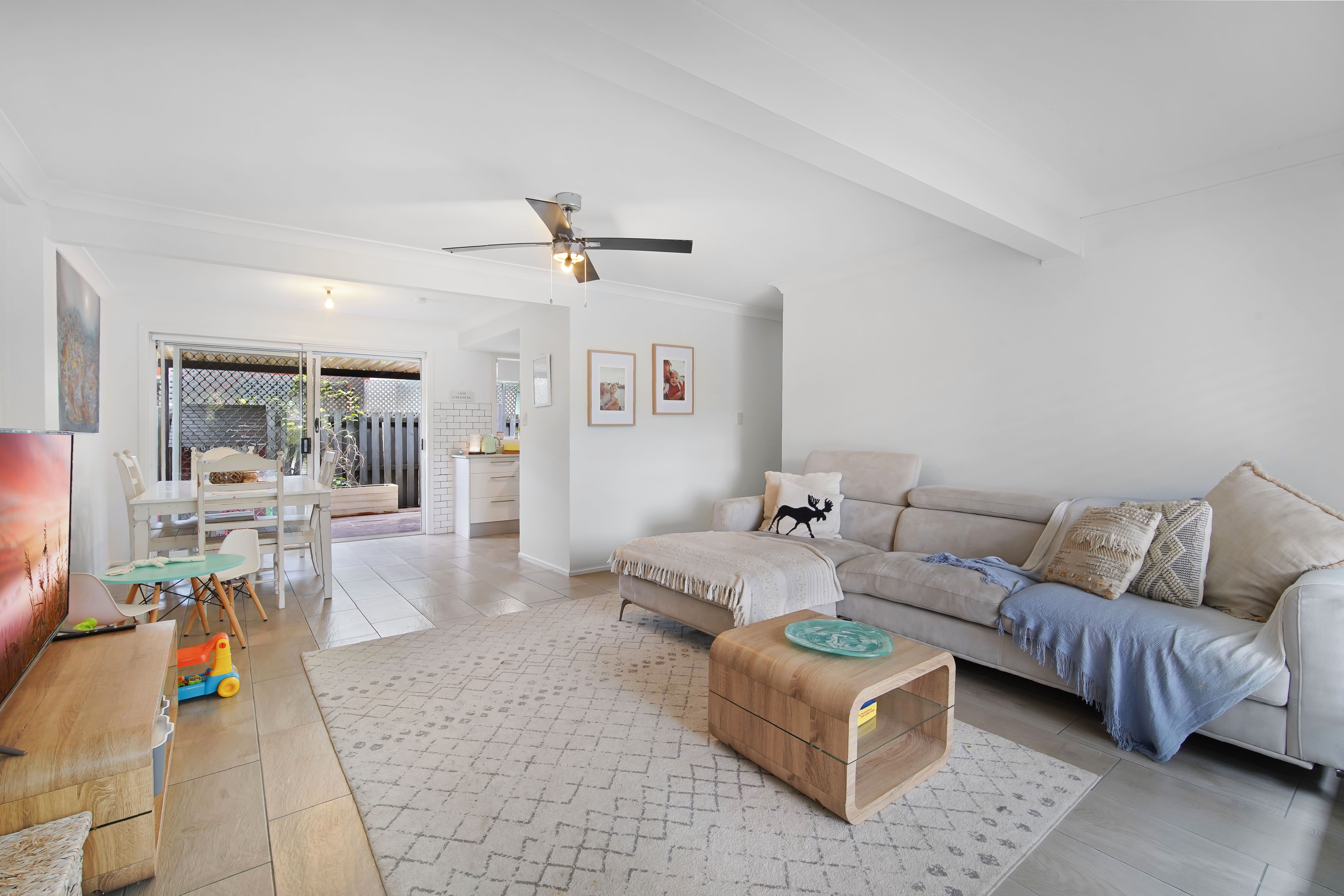 4/11 Cupania Place, Elanora, QLD 4221
