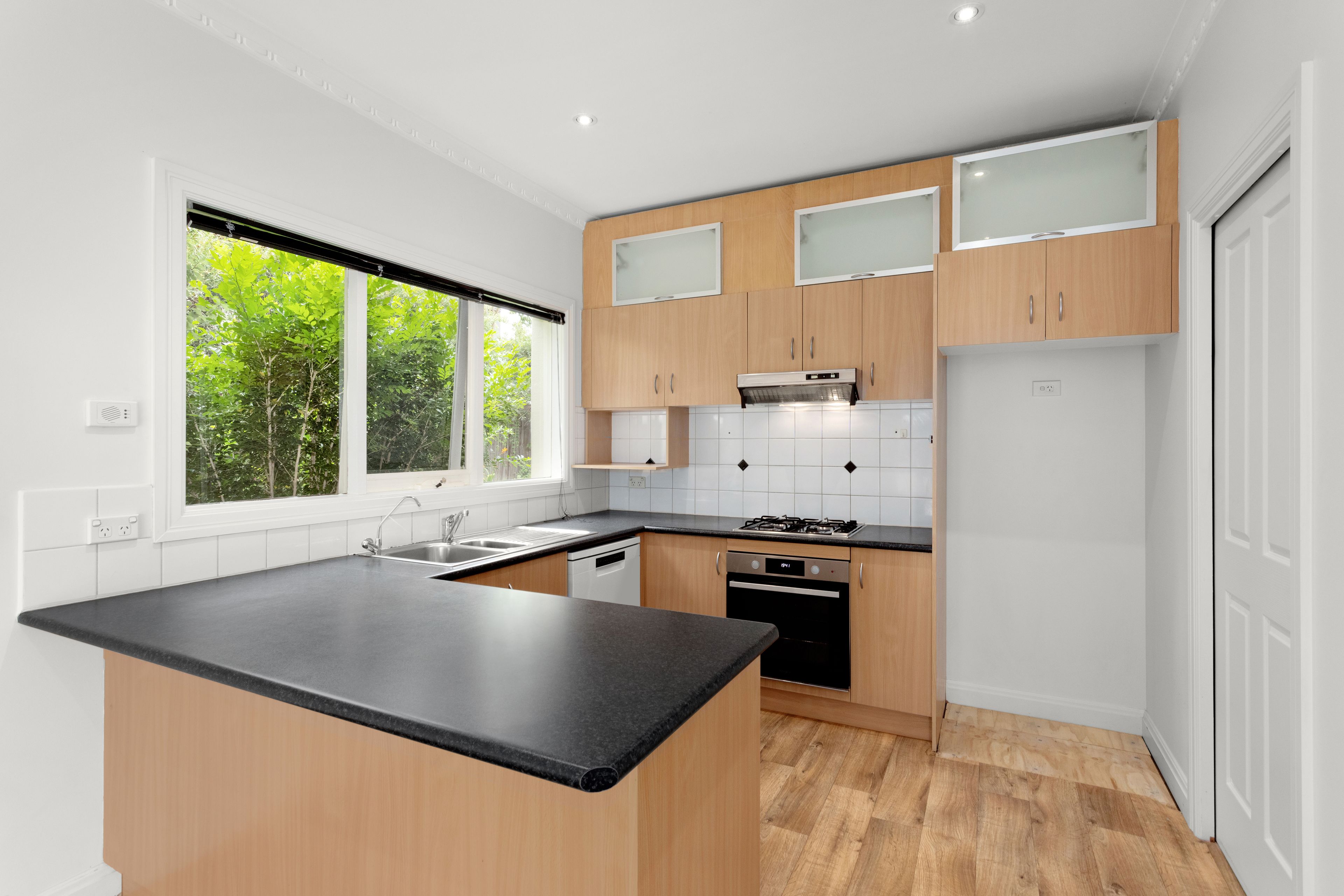1/1172 - 1174 Dandenong Road — photo 5 of 6