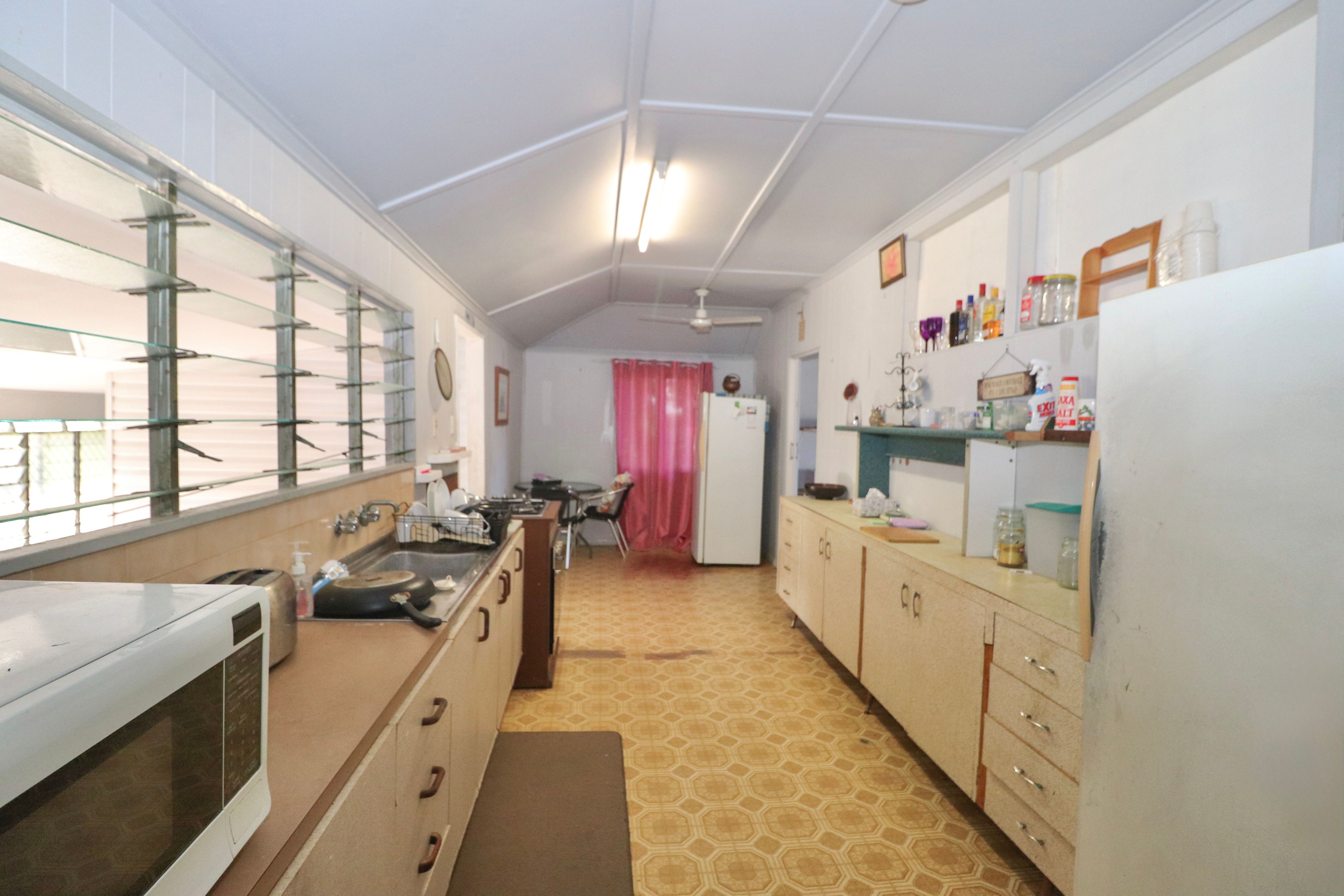 12 Shaws Avenue, Halifax, QLD 4850