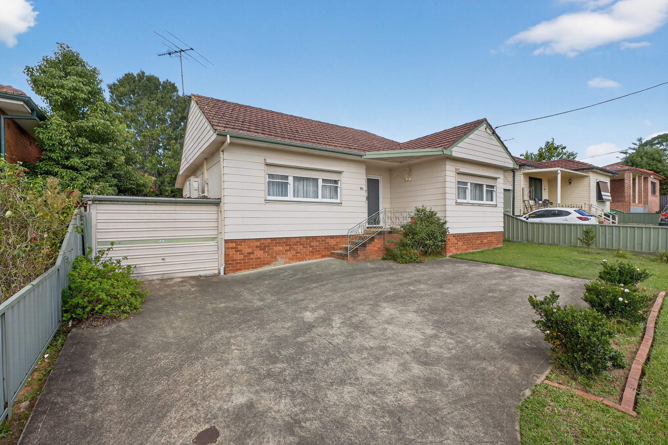 96 Canterbury Road, Glenfield, NSW 2167