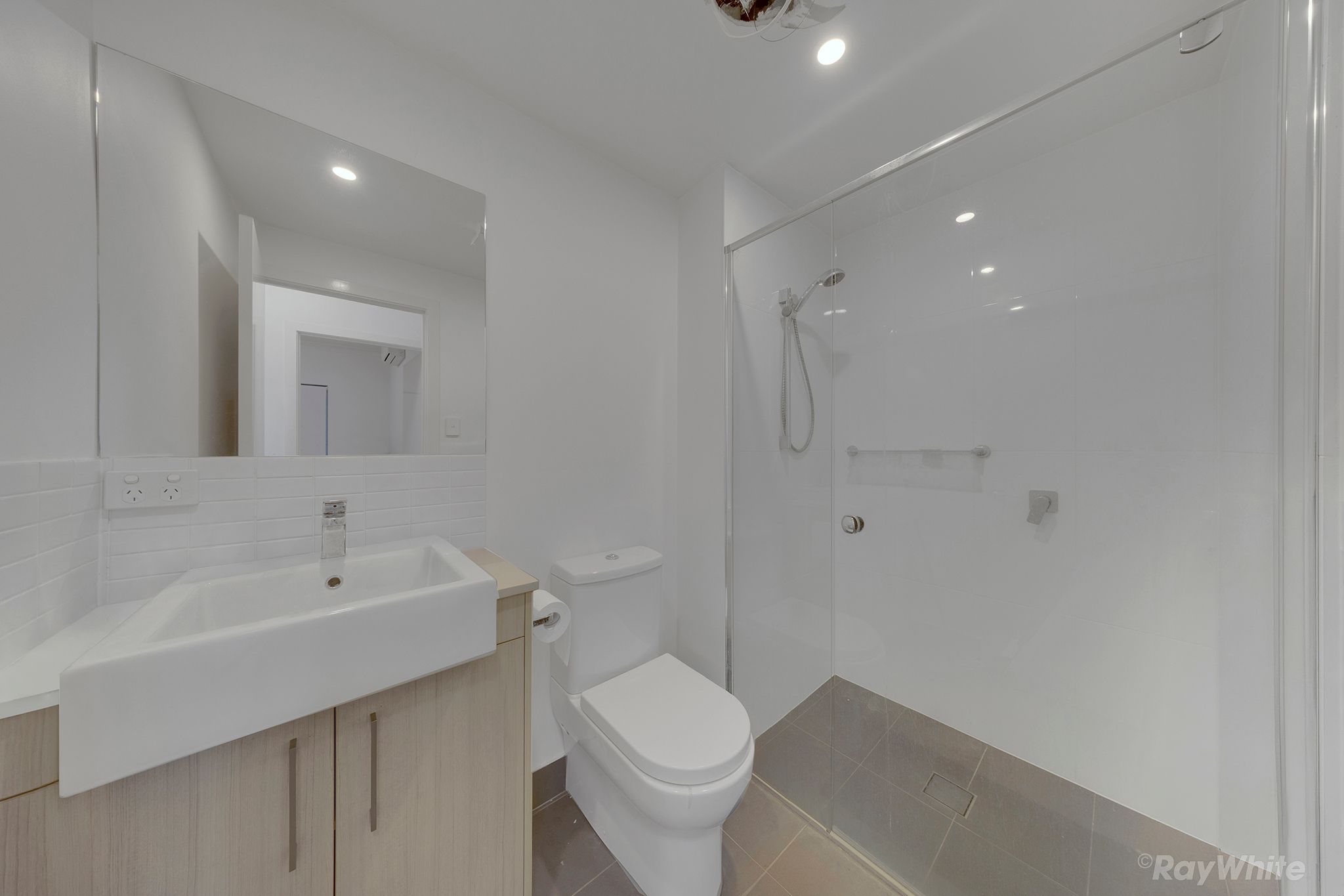 2/1 Bayne Street — photo 10 of 10
