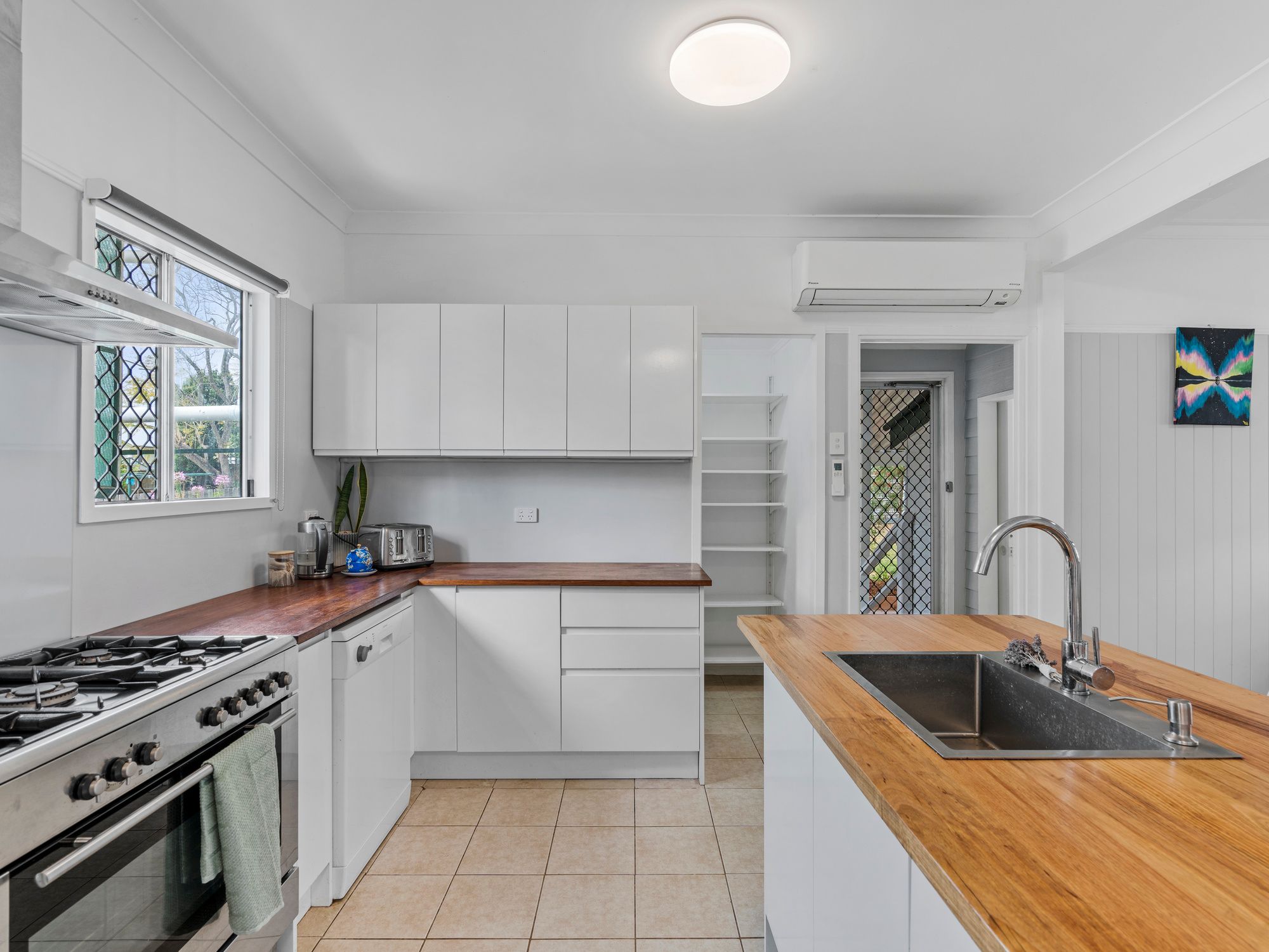 16 Hodel Street — photo 3 of 17