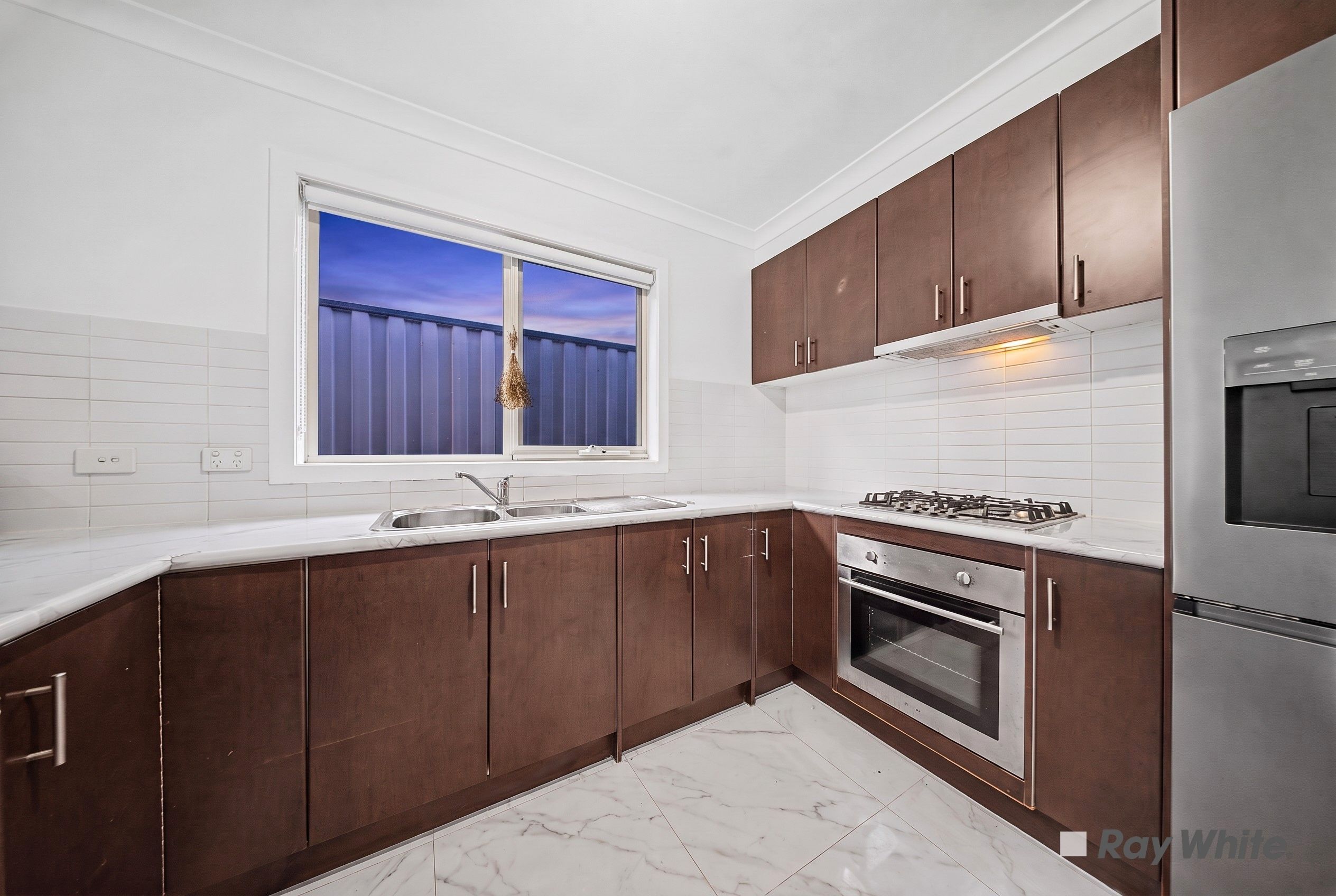8 Mcfarlane Crescent — photo 2 of 20