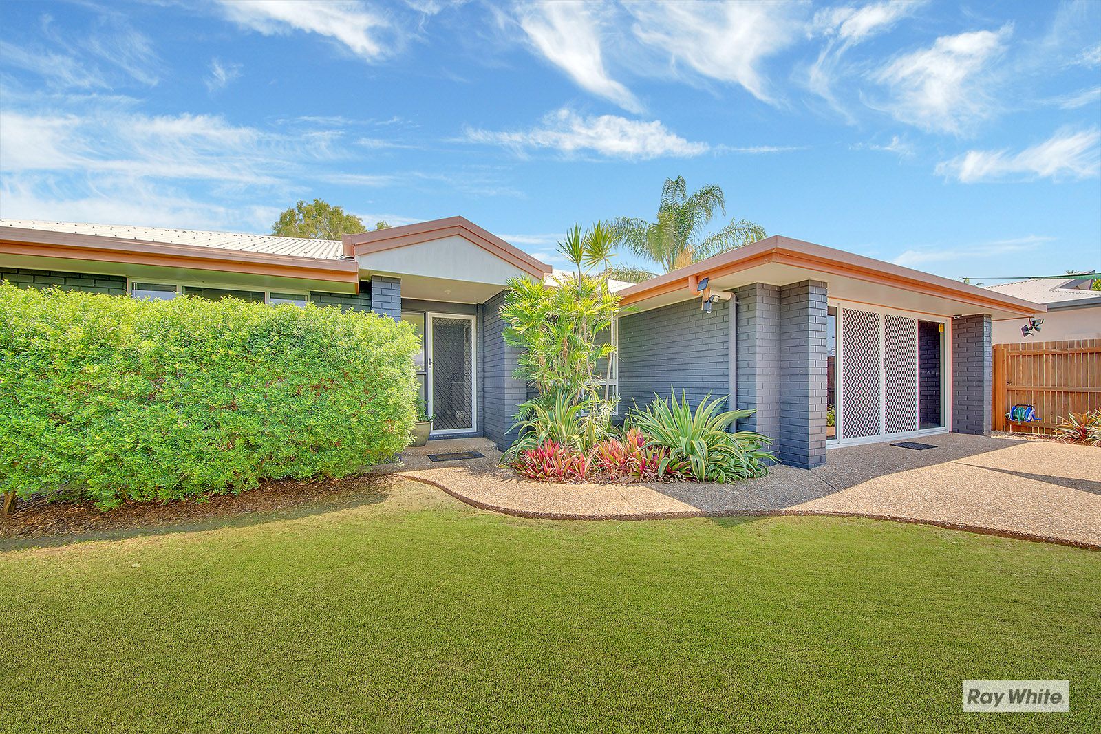 7 Booth Court, Cooee Bay, QLD 4703