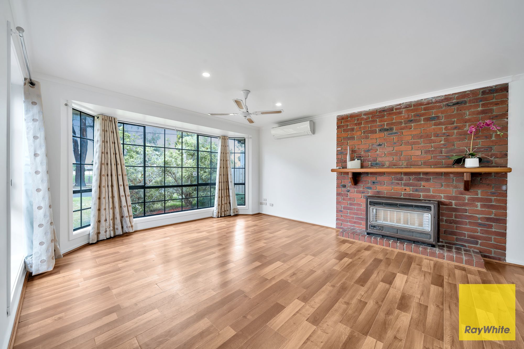 8 Callander Crescent — photo 6 of 24