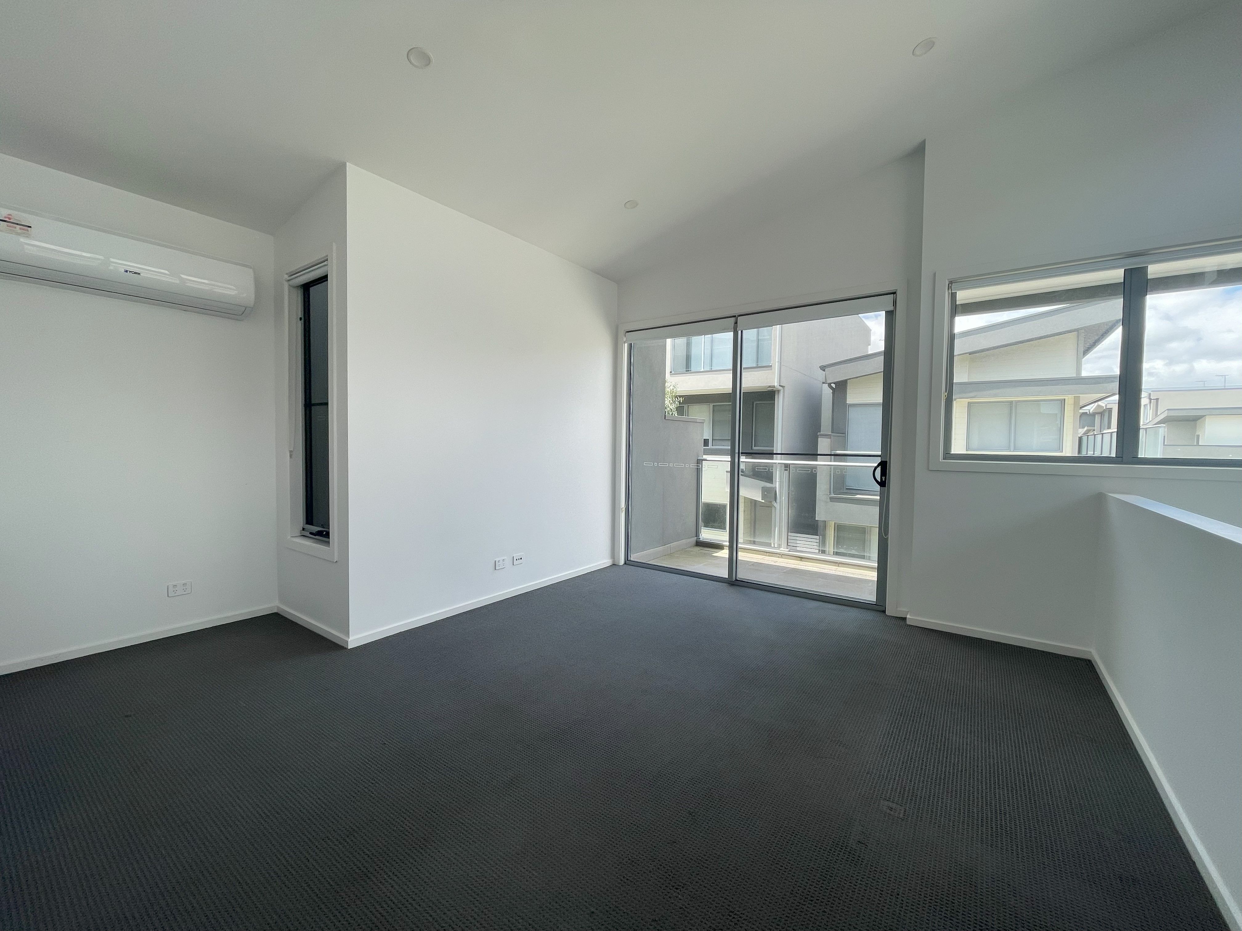 6 Zara Court — photo 3 of 12
