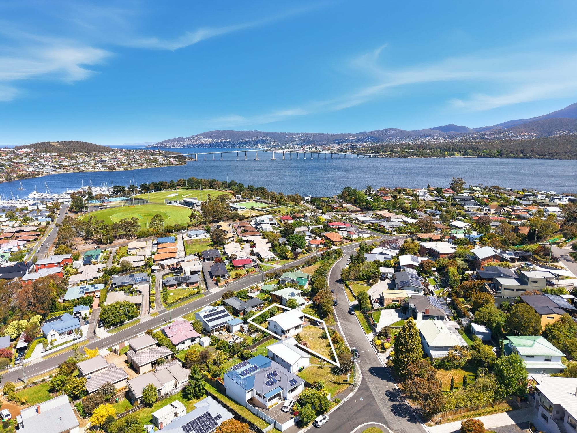 3 Oliver Avenue, Lindisfarne TAS 7015